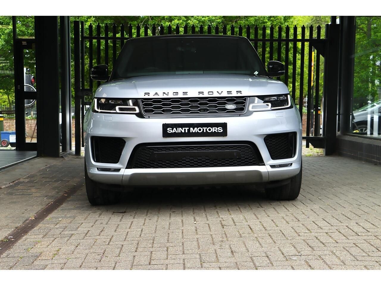 LAND ROVER RANGE ROVER SPORT ESTATE 3.0 P400 HST 5dr Auto for sale UK - Slide 2