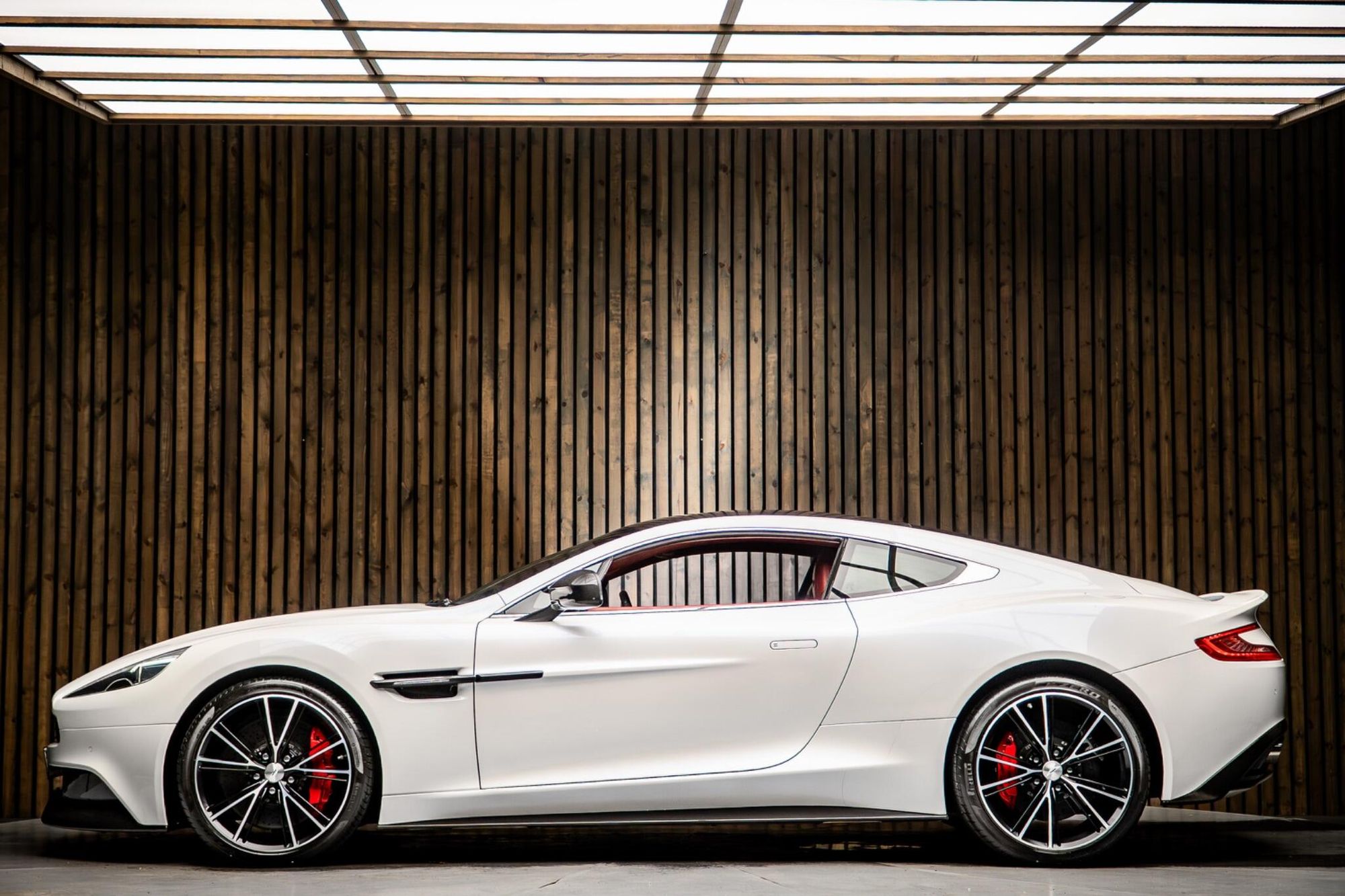 ASTON MARTIN VANQUISH COUPE V12 2+0 2dr Touchtronic Auto for sale UK - Slide 7