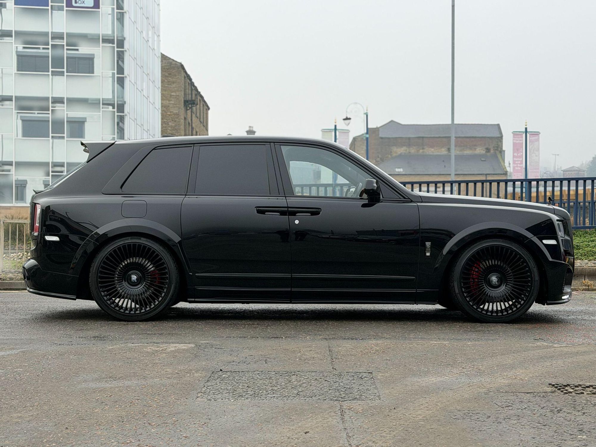 ROLLS-ROYCE CULLINAN ESTATE Black Badge 5dr Auto for sale UK - Slide 8