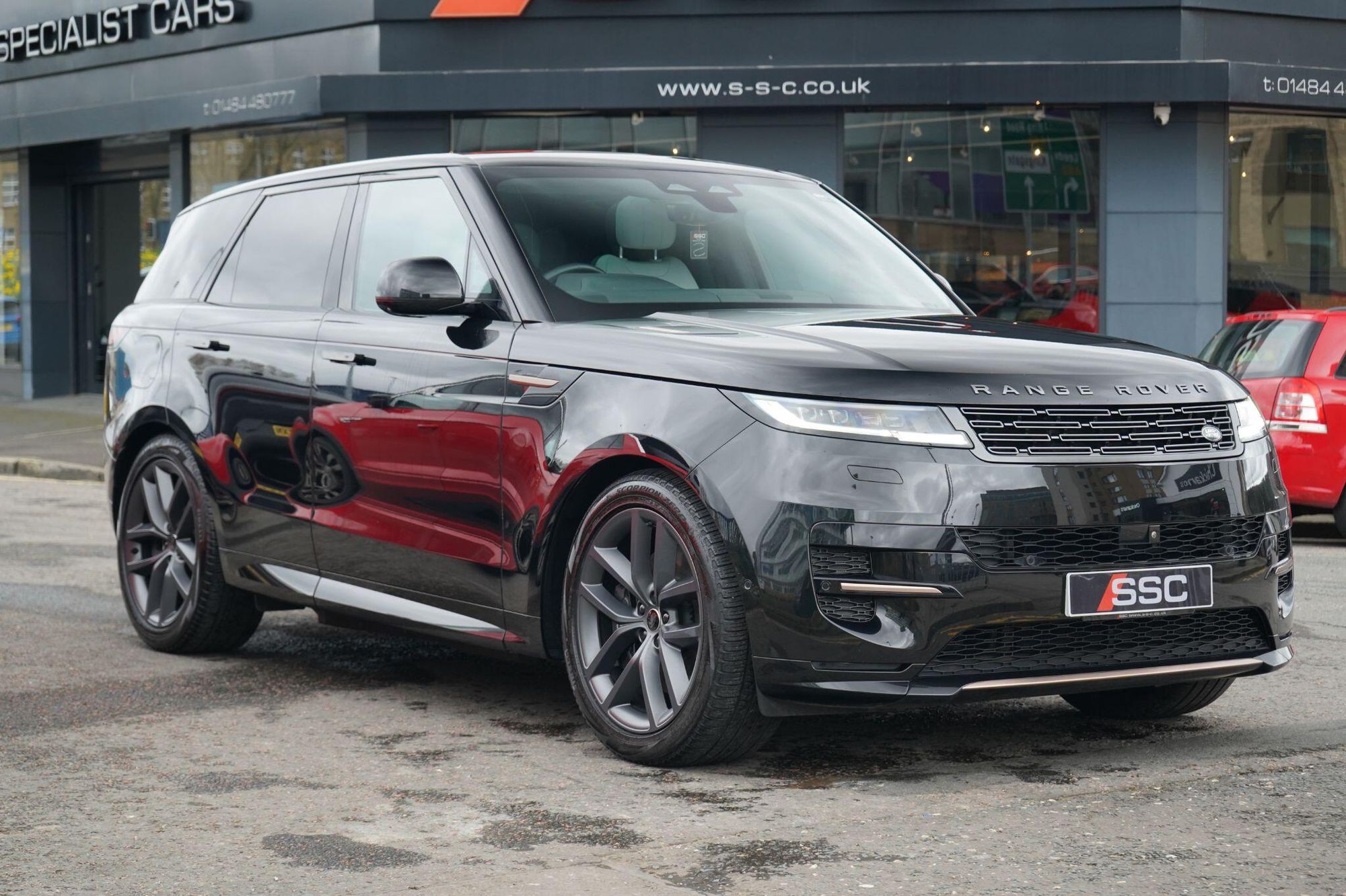 LAND ROVER RANGE ROVER SPORT ESTATE 3.0 P440e Dynamic SE 5dr Auto for sale UK - Slide 5