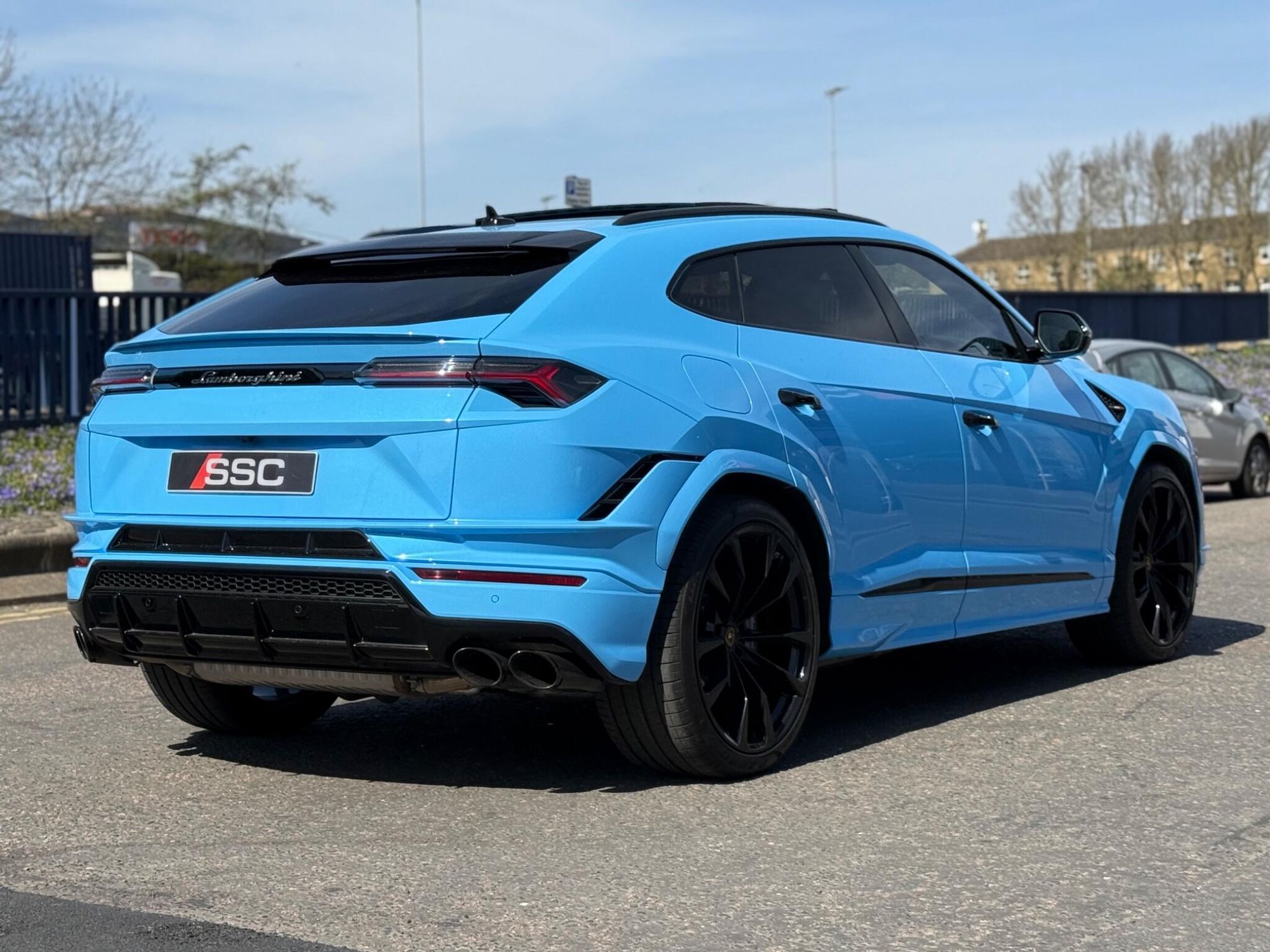 LAMBORGHINI URUS ESTATE 4.0T FSI V8 S 5dr Auto for sale UK - Slide 10