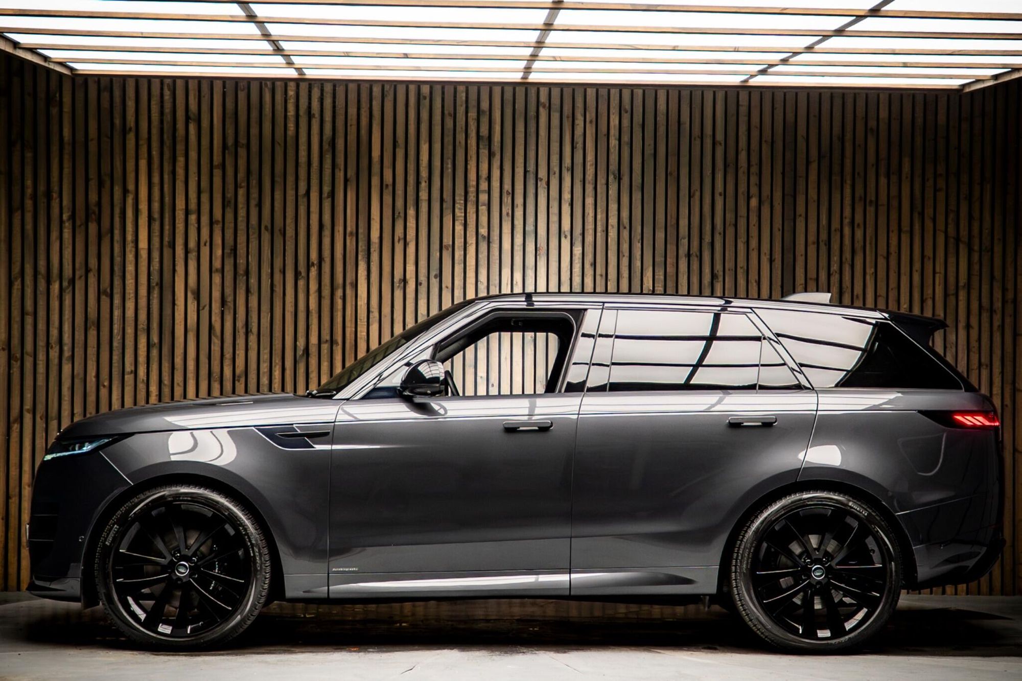 LAND ROVER RANGE ROVER SPORT DIESEL ESTATE 3.0 D350 Autobiography 5dr Auto for sale UK - Slide 7