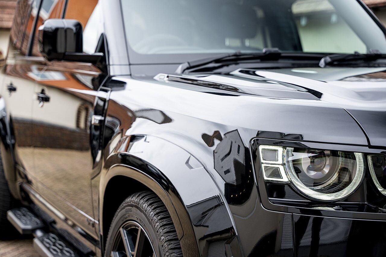 LAND ROVER DEFENDER ESTATE 5.0 P525 V8 110 5dr Auto for sale UK - Slide 7