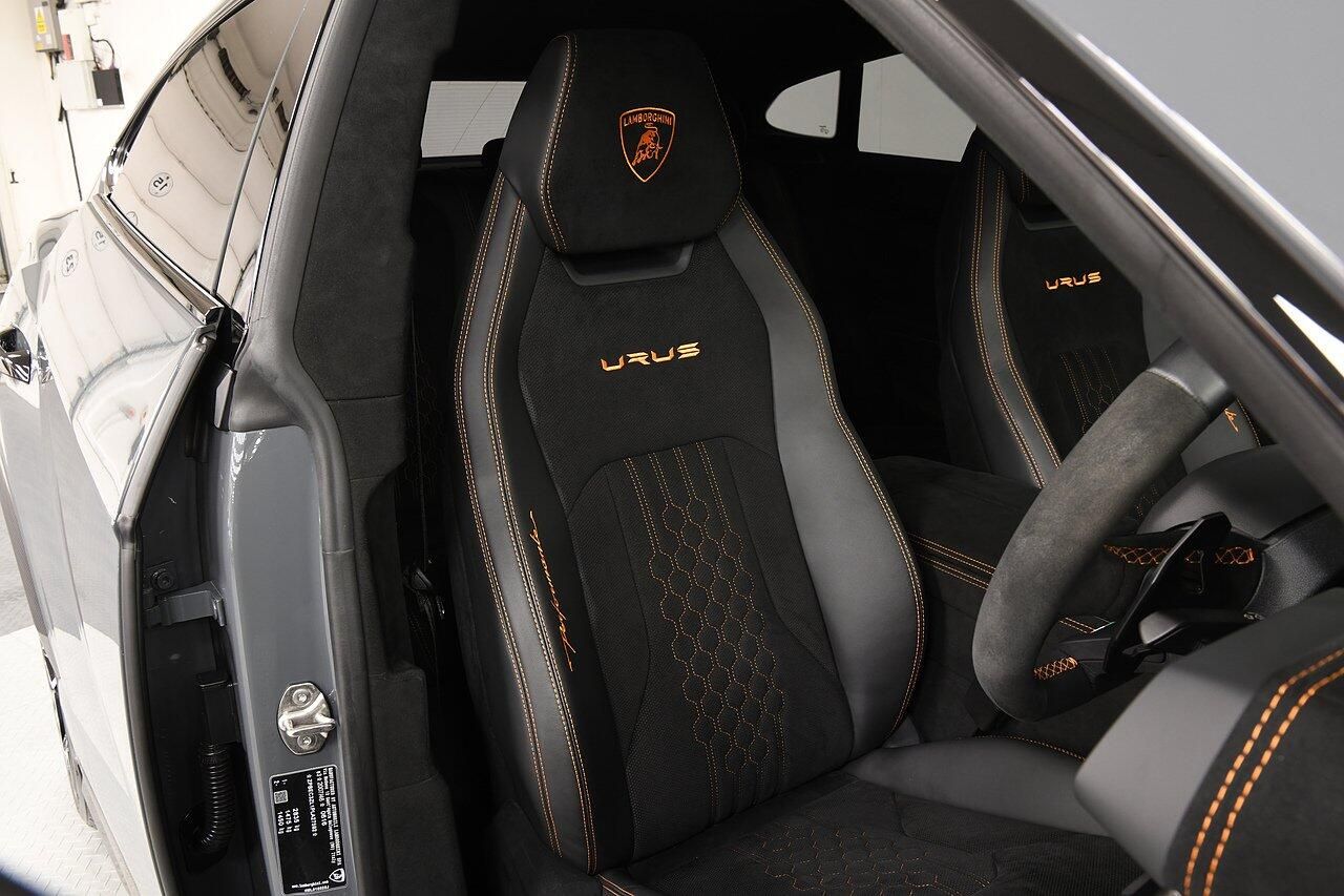 LAMBORGHINI URUS ESTATE 4.0T FSI V8 Performante 5dr Auto for sale UK - Slide 8