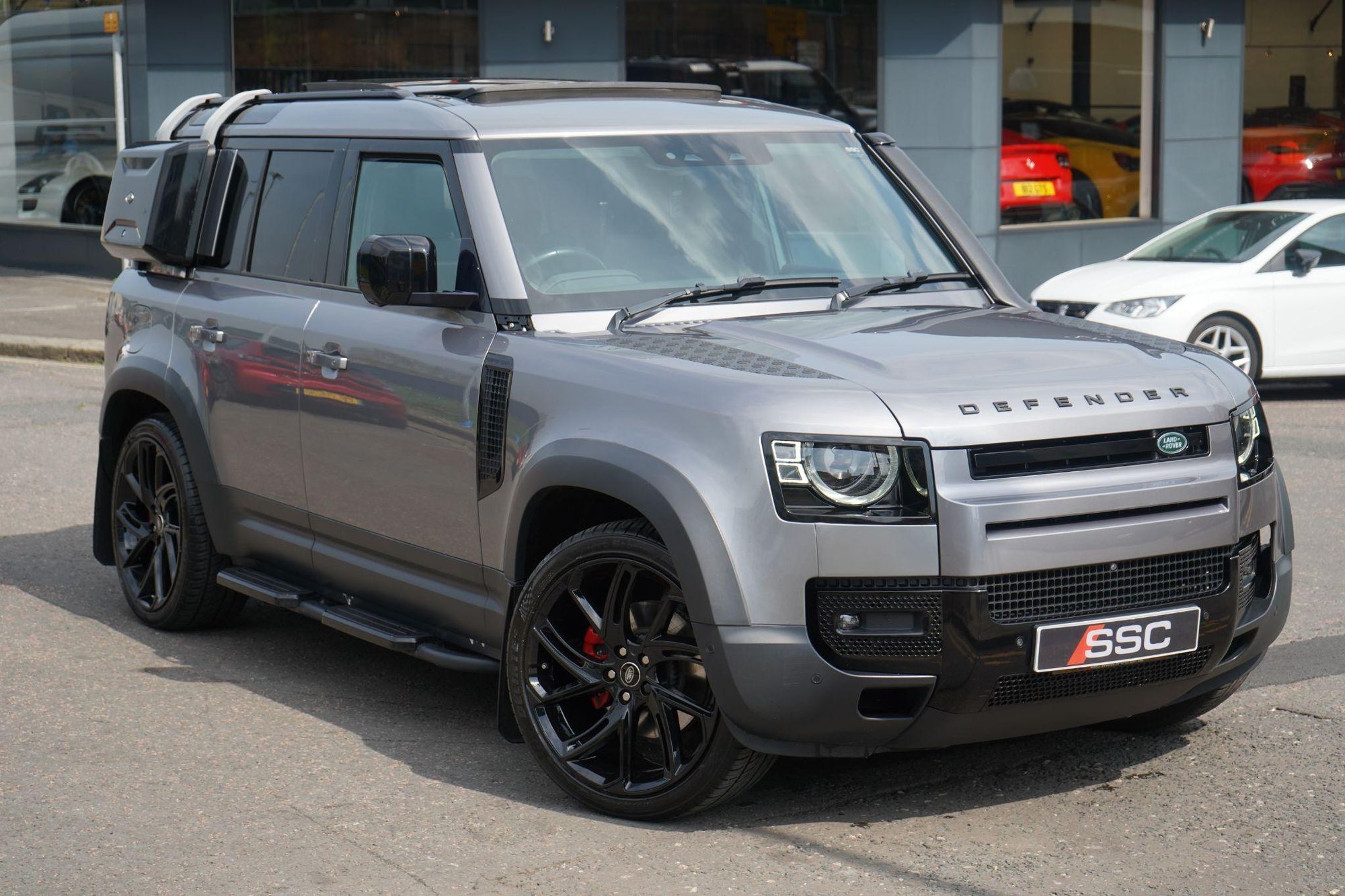 LAND ROVER DEFENDER DIESEL ESTATE 2.0 D240 SE 110 5dr Auto for sale UK - Slide 5