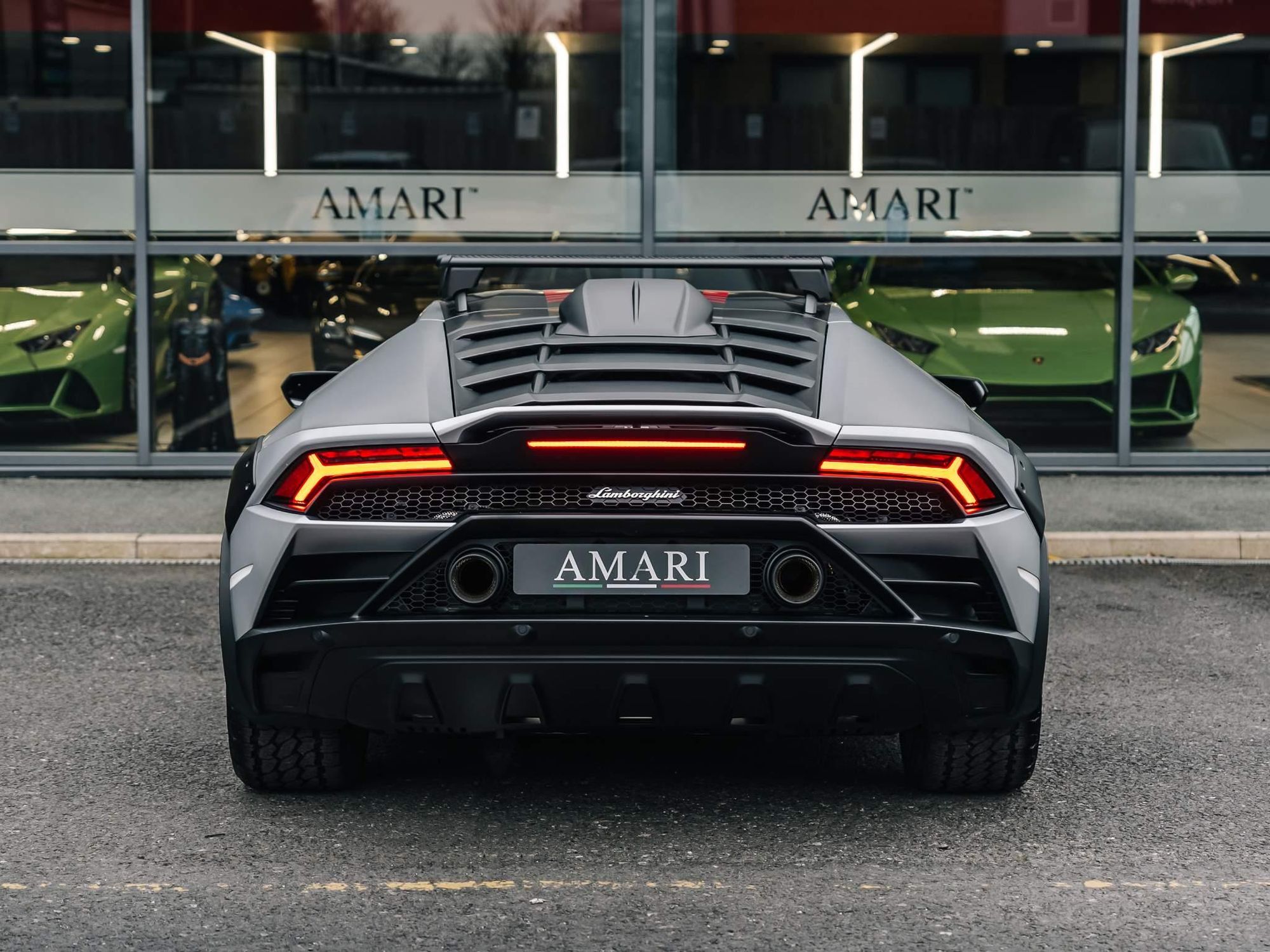 LAMBORGHINI HURACAN EVO COUPE 5.2 V10 610 Sterrato 2dr Auto AWD for sale UK - Slide 8