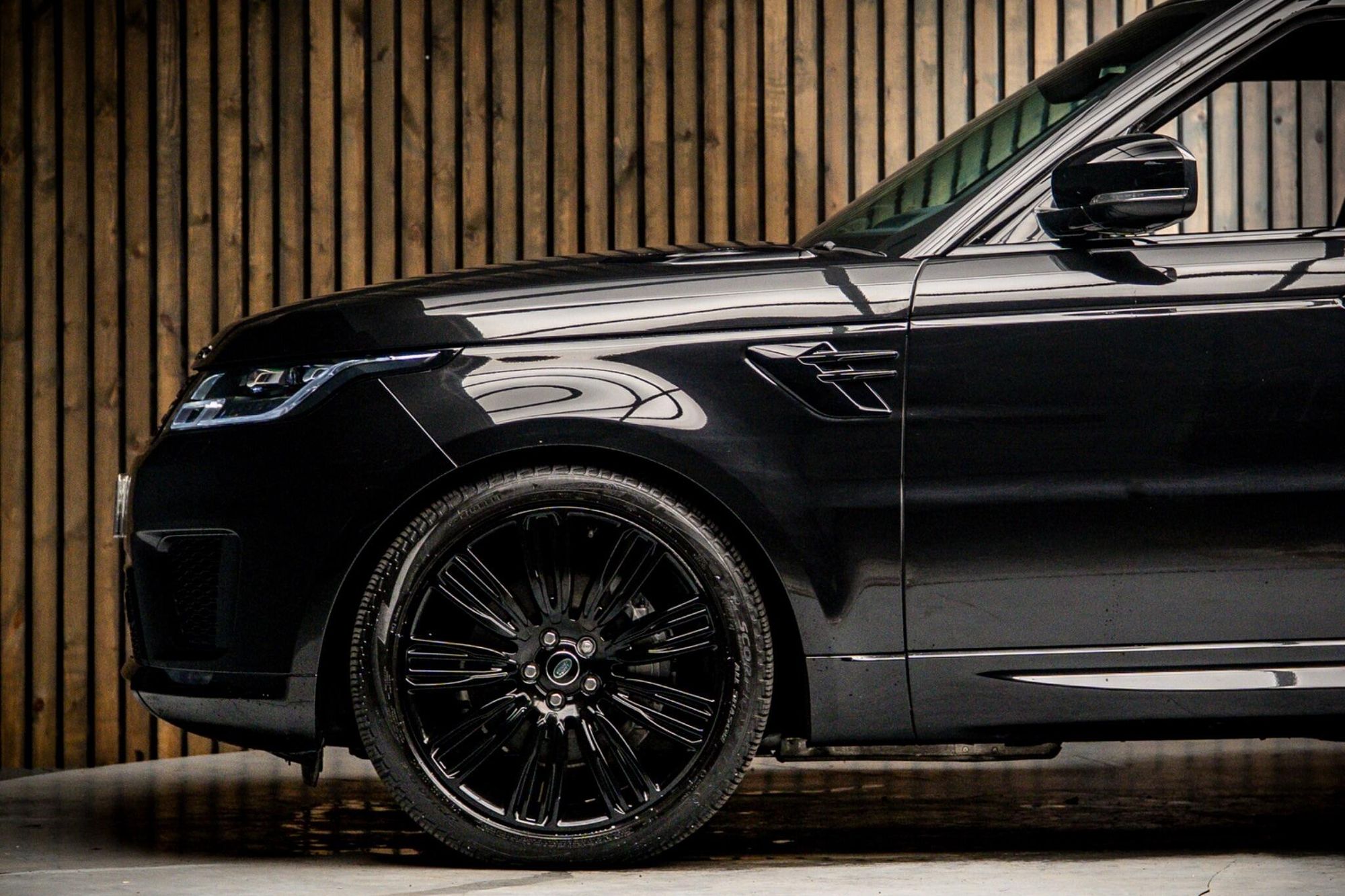 LAND ROVER RANGE ROVER SPORT DIESEL ESTATE 3.0 D300 HSE Dynamic Black 5dr Auto for sale UK - Slide 9