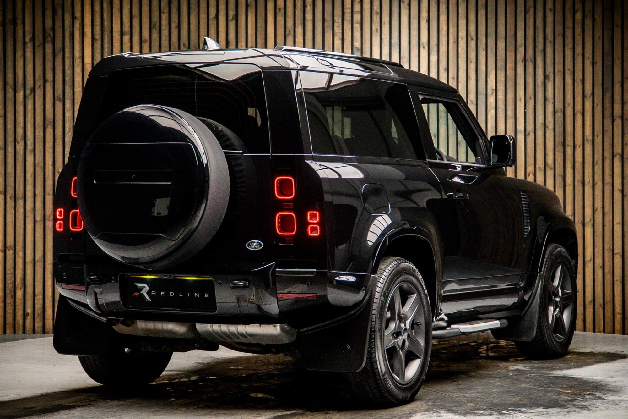 LAND ROVER DEFENDER DIESEL ESTATE 3.0 D250 X-Dynamic SE 90 3dr Auto for sale UK - Slide 4