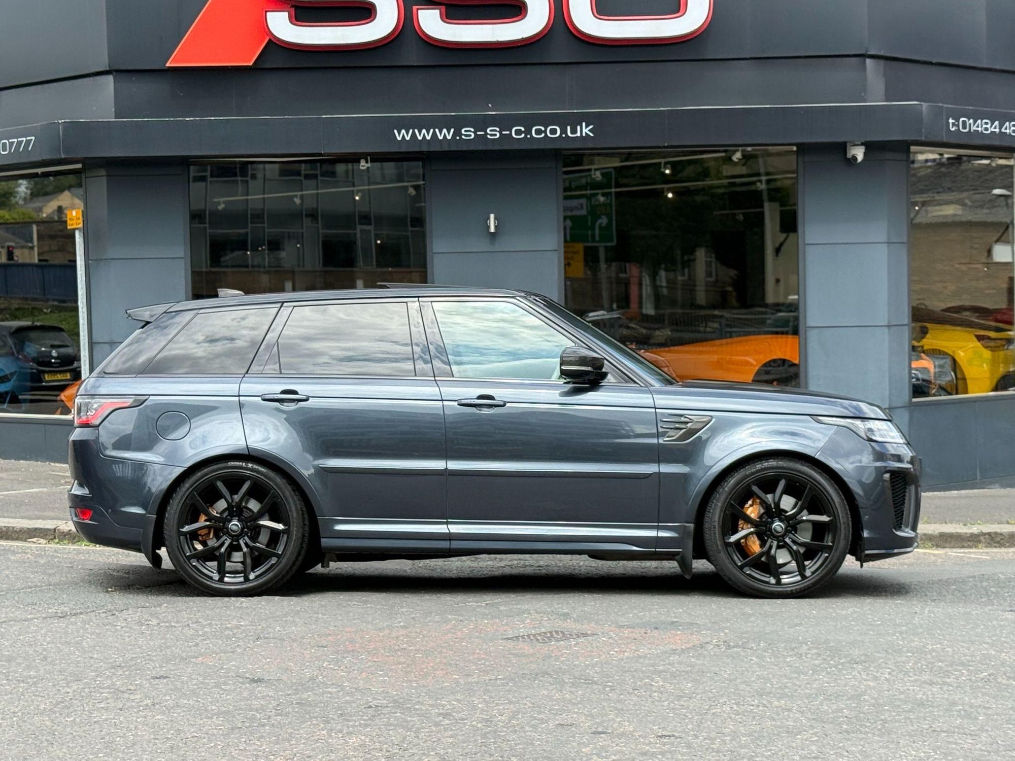 LAND ROVER RANGE ROVER SPORT ESTATE 5.0 V8 S/C 575 SVR 5dr Auto for sale UK - Slide 6