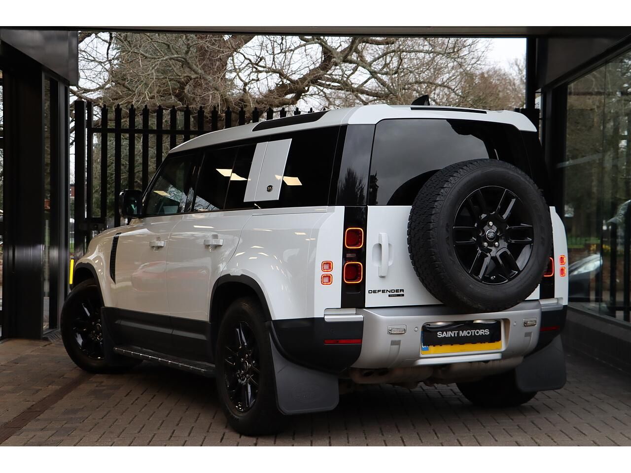 LAND ROVER DEFENDER DIESEL ESTATE 2.0 D240 S 110 5dr Auto for sale UK - Slide 8