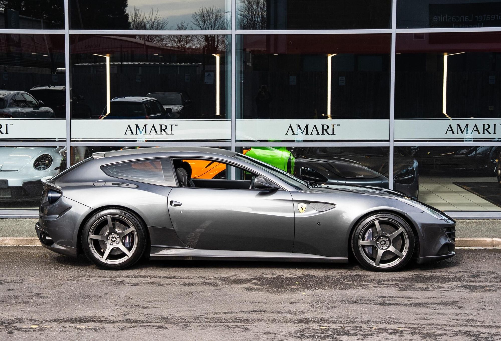 FERRARI FF COUPE 2dr Auto for sale UK - Slide 2