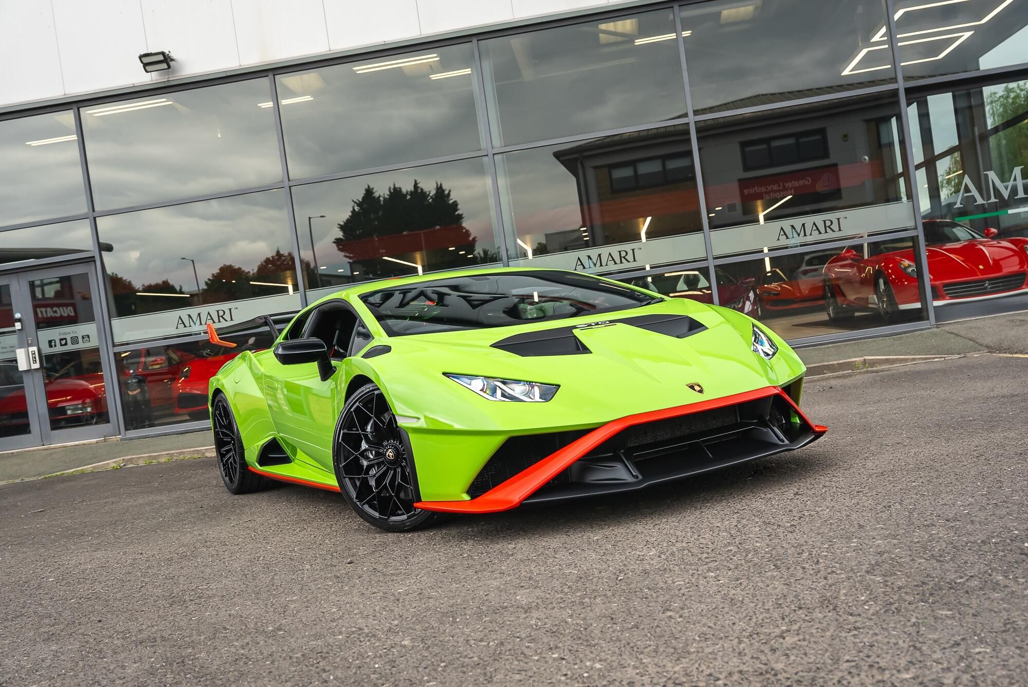LAMBORGHINI HURACAN EVO COUPE 5.2 V10 640 STO 2dr Auto for sale UK - Slide 10