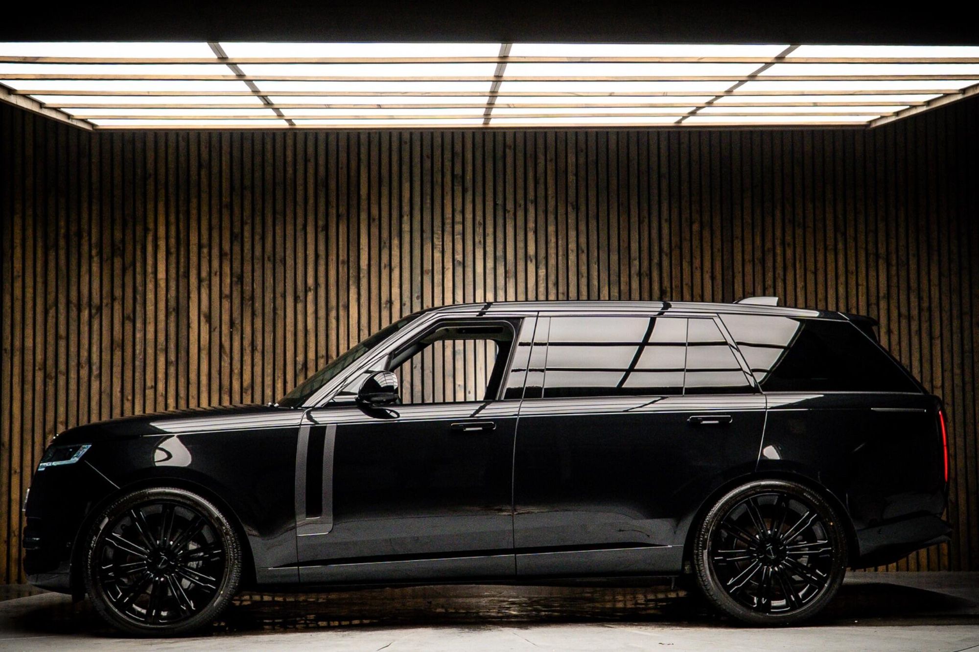 Land Rover Range Rover 3.0 D350 mHEV HSE 7Seat LWB Diesel 5 Door Auto for sale UK - Slide 7