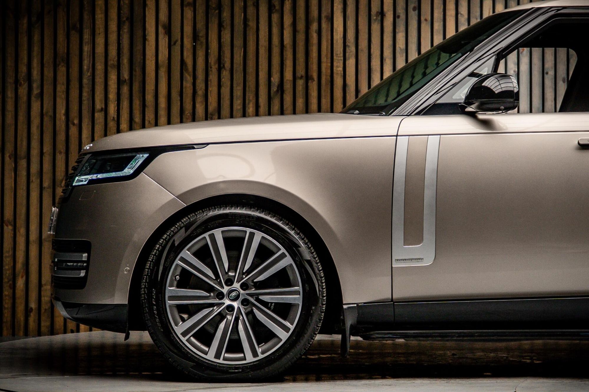 LAND ROVER RANGE ROVER ESTATE 3.0 P550e Autobiography 4dr Auto for sale UK - Slide 9