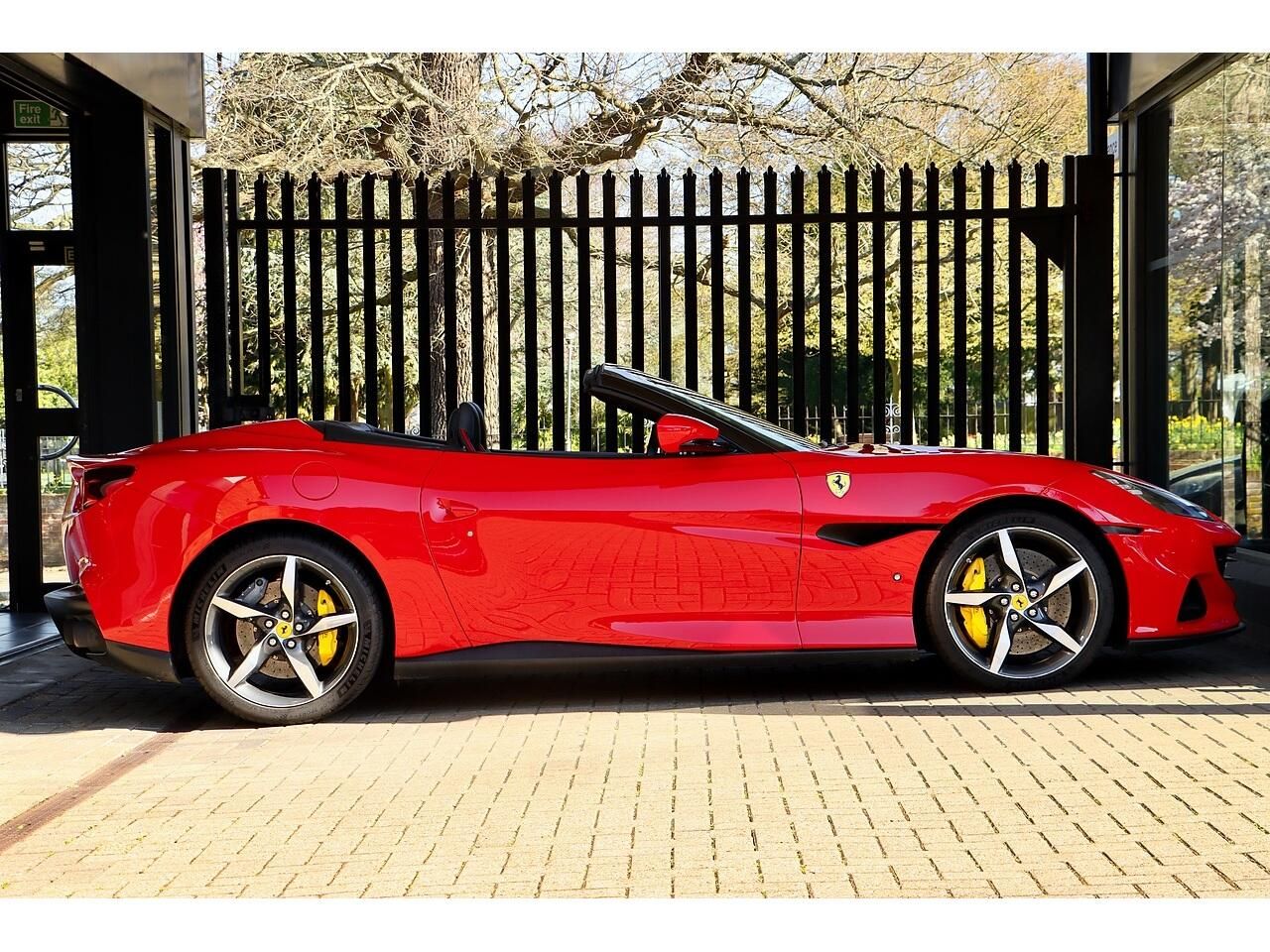 FERRARI Portofino M 2dr Auto for sale UK - Slide 10