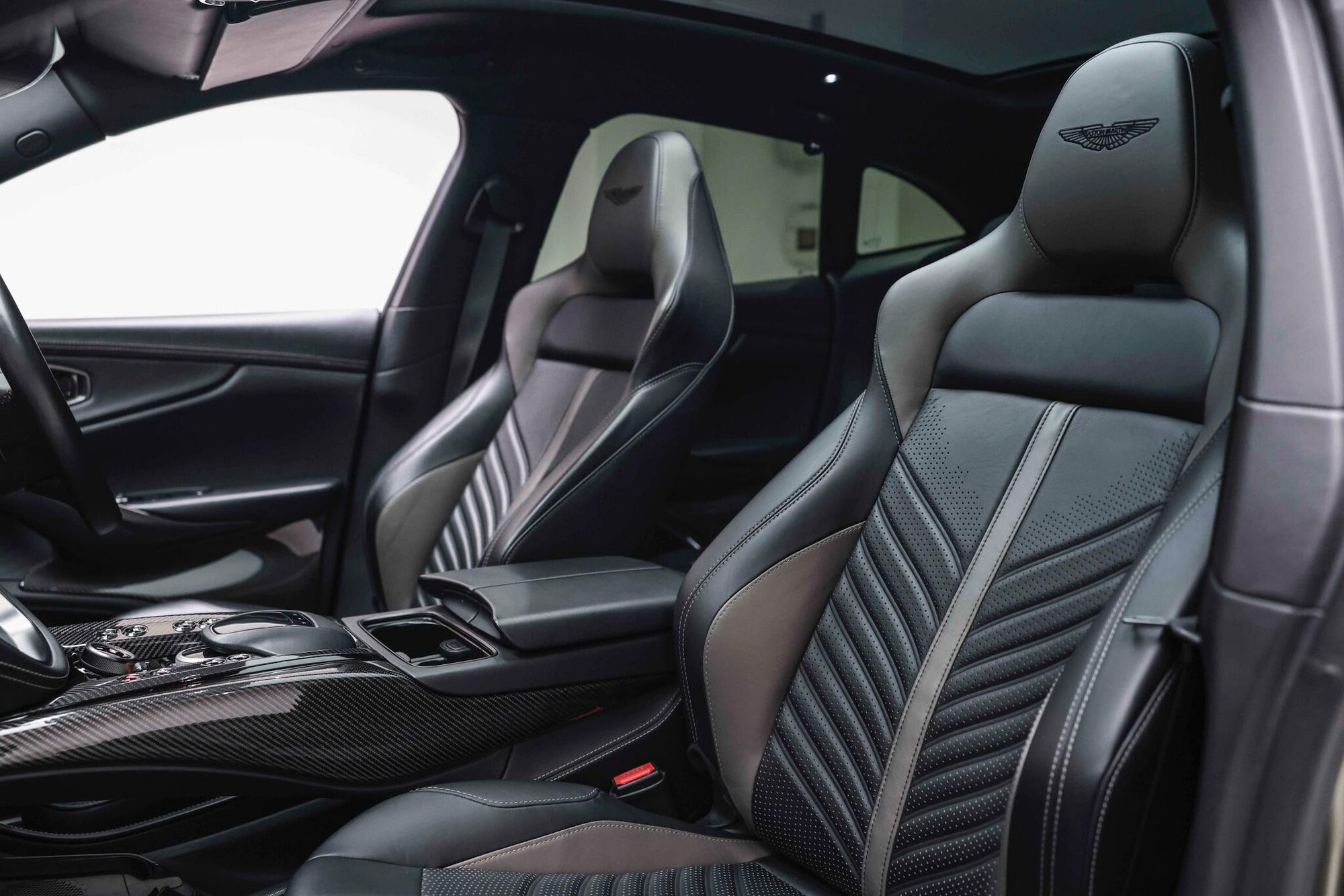 ASTON MARTIN DBX ESTATE V8 DBX707 5dr Touchtronic for sale UK - Slide 3