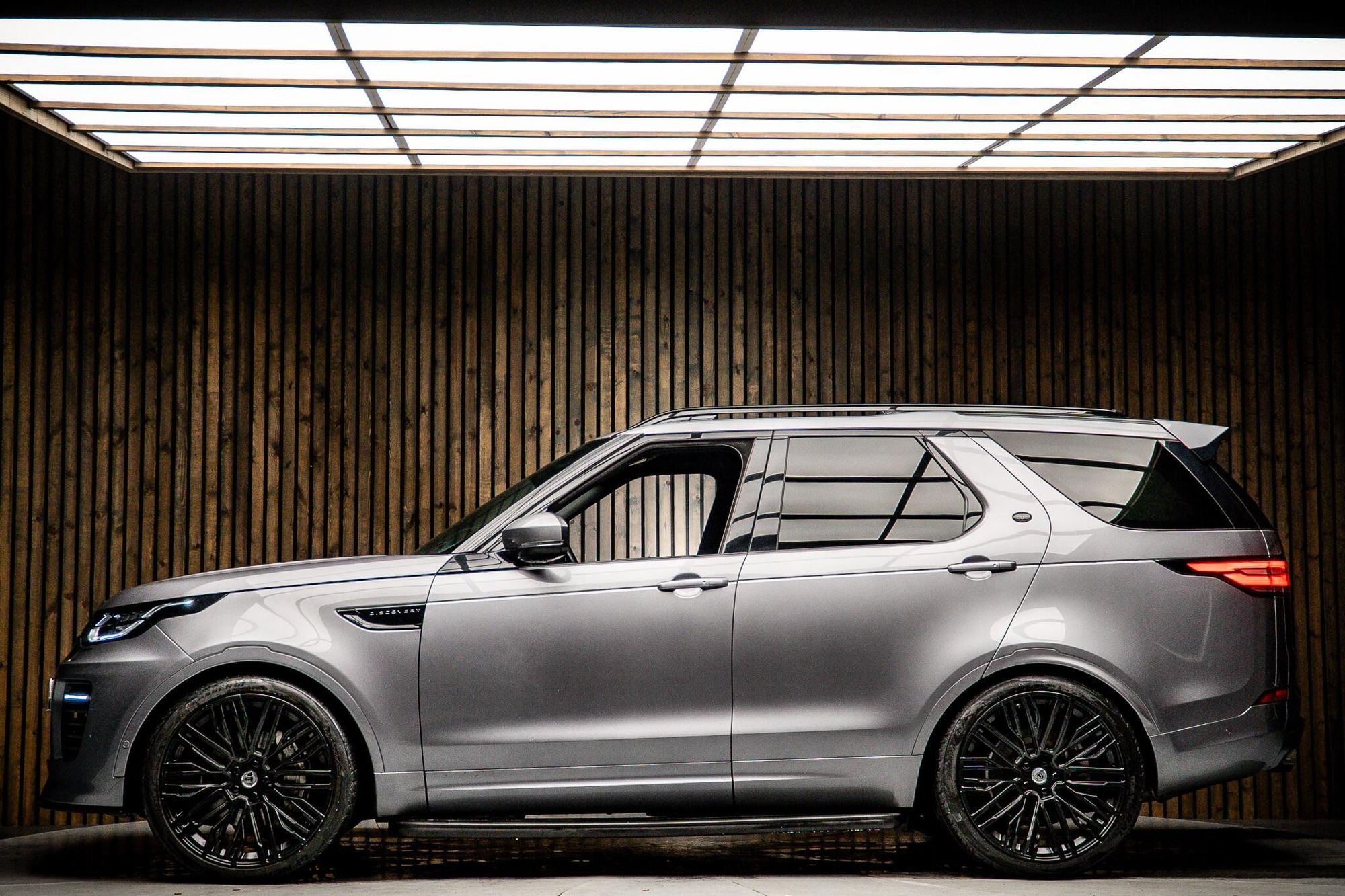 LAND ROVER DISCOVERY DIESEL SW 3.0 SD6 HSE 5dr Auto for sale UK - Slide 7