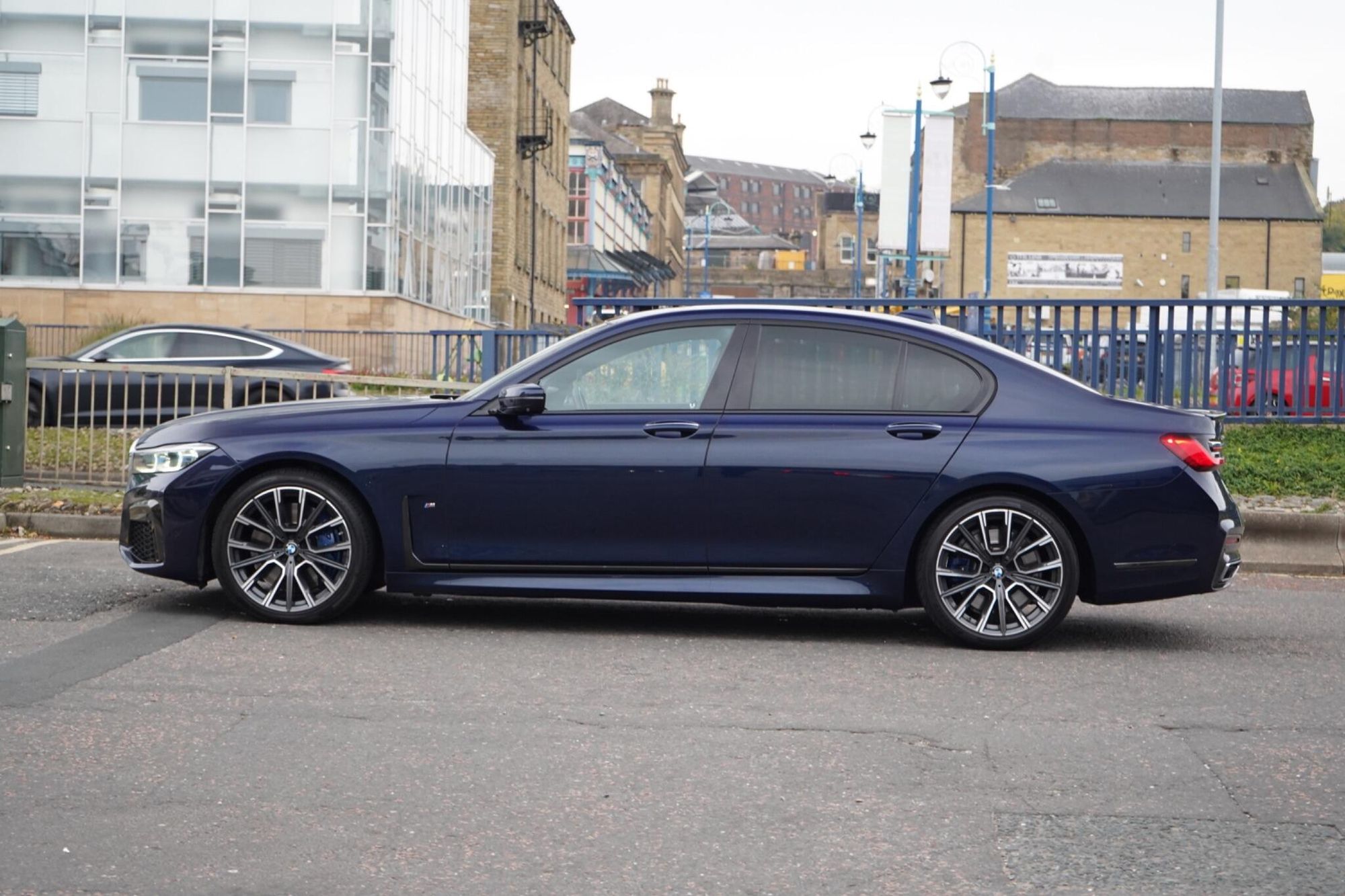 BMW 7 SERIES DIESEL SALOON 740d xDrive M Sport 4dr Auto for sale UK - Slide 8