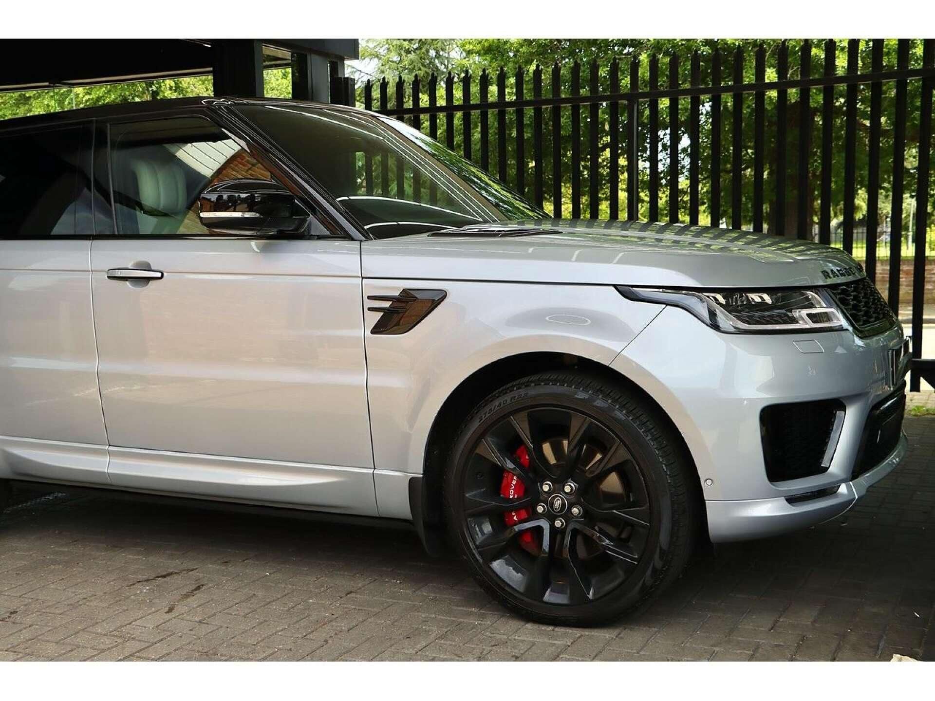 LAND ROVER RANGE ROVER SPORT ESTATE 3.0 P400 HST 5dr Auto for sale UK - Slide 5