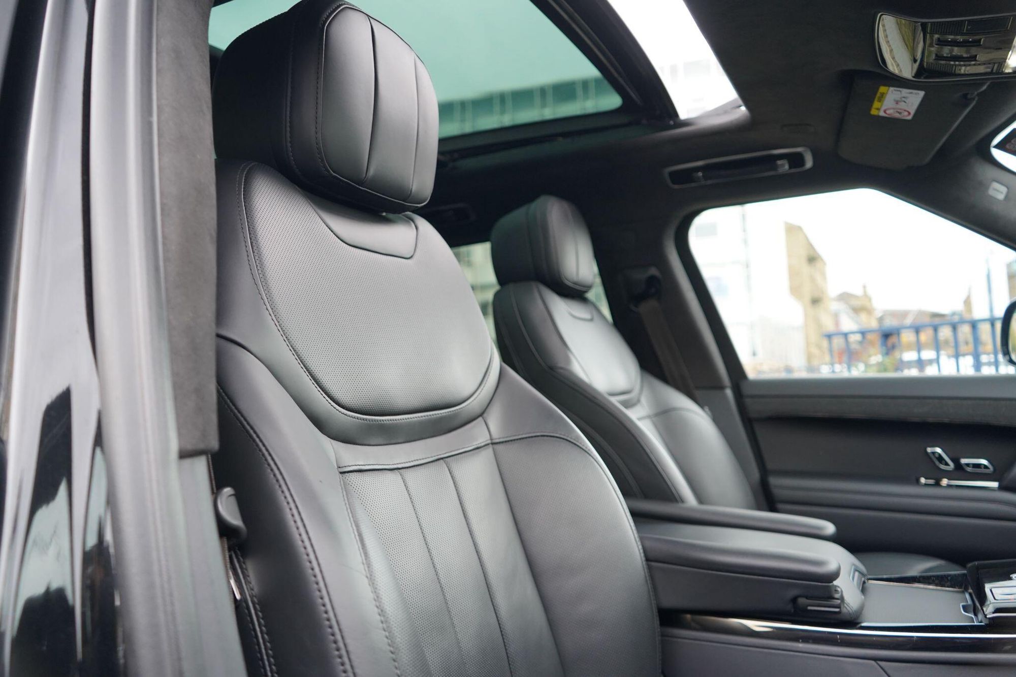 LAND ROVER RANGE ROVER SPORT DIESEL ESTATE 3.0 D300 Autobiography 5dr Auto for sale UK - Slide 3