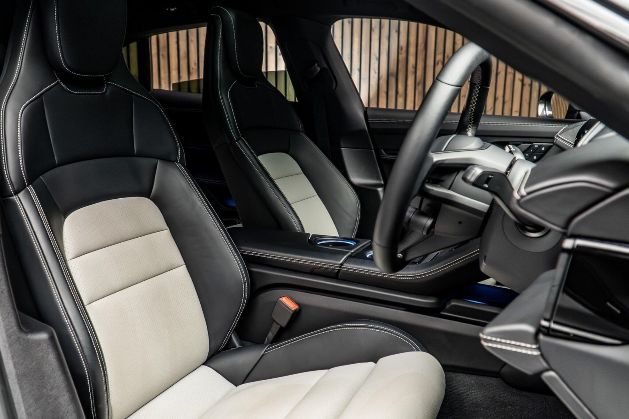 PORSCHE TAYCAN CROSS TURISMO 420kW 4S 93kWh 5dr Auto for sale UK - Slide 2