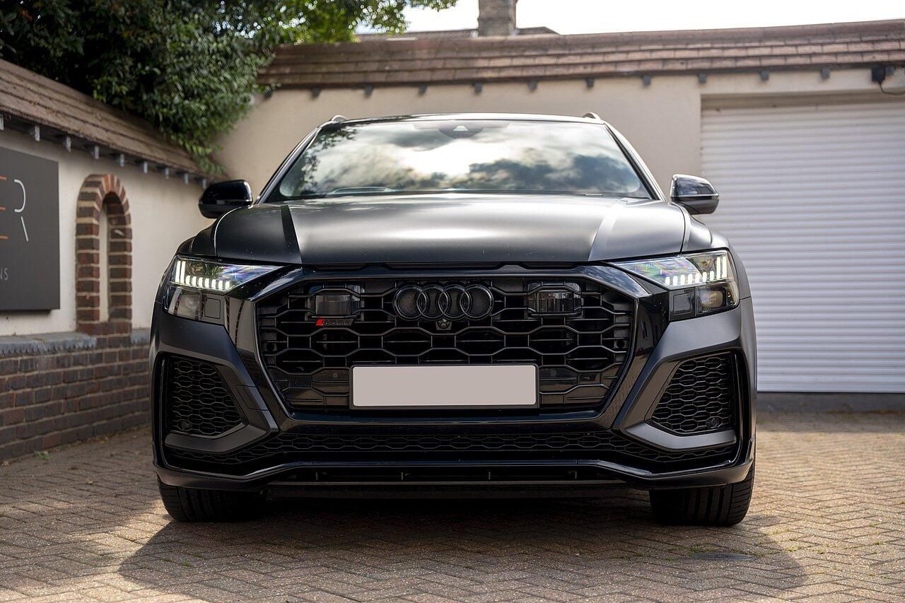 AUDI Q8 ESTATE SQ8 TFSI Quattro Vorsprung 5dr Tiptronic for sale UK - Slide 2