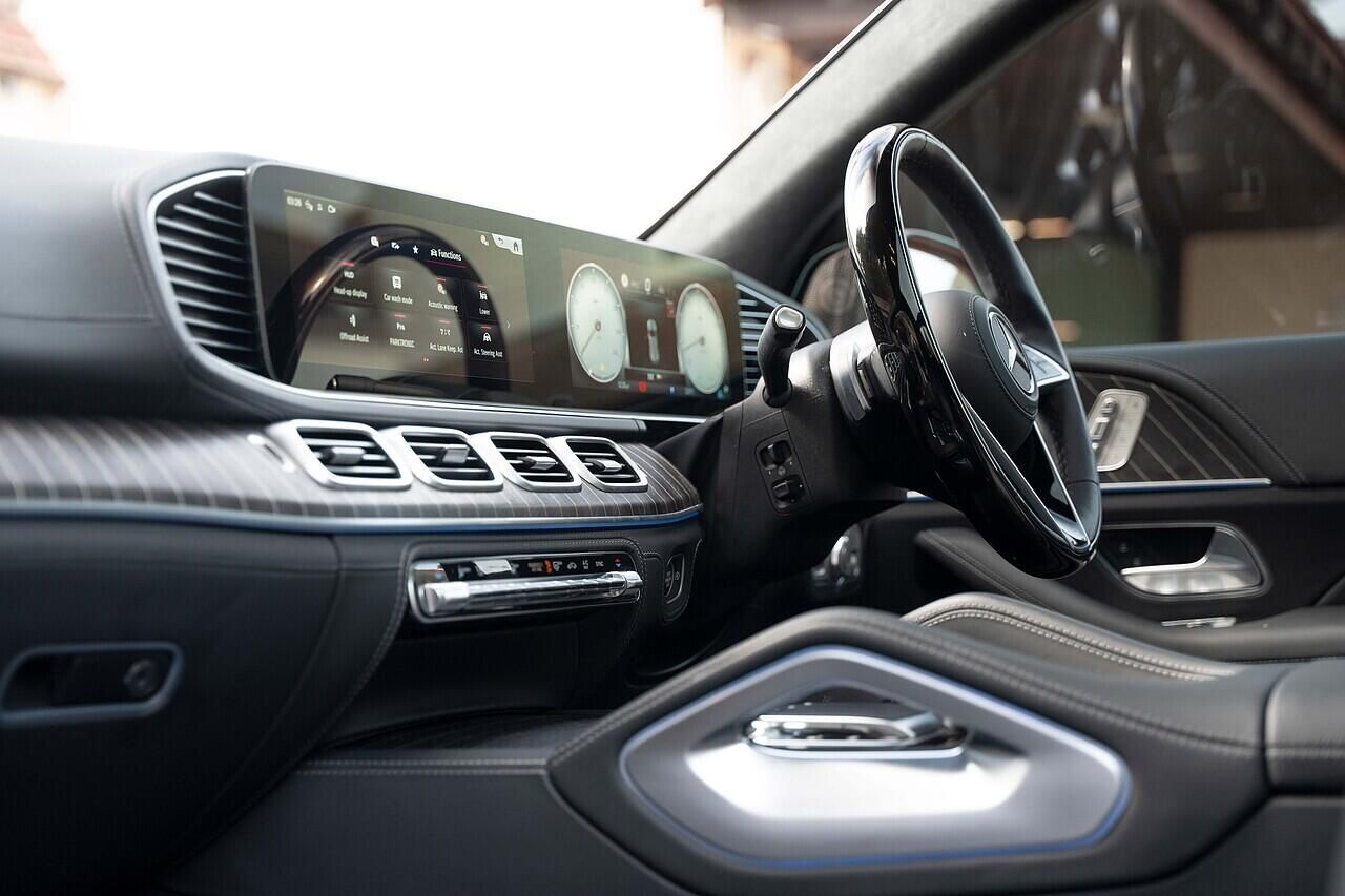 Mercedes-Benz GLS 600 4.0 Maybach First Class Night Series 9G-Tronic 4Matic 5 Door Auto for sale UK - Slide 10