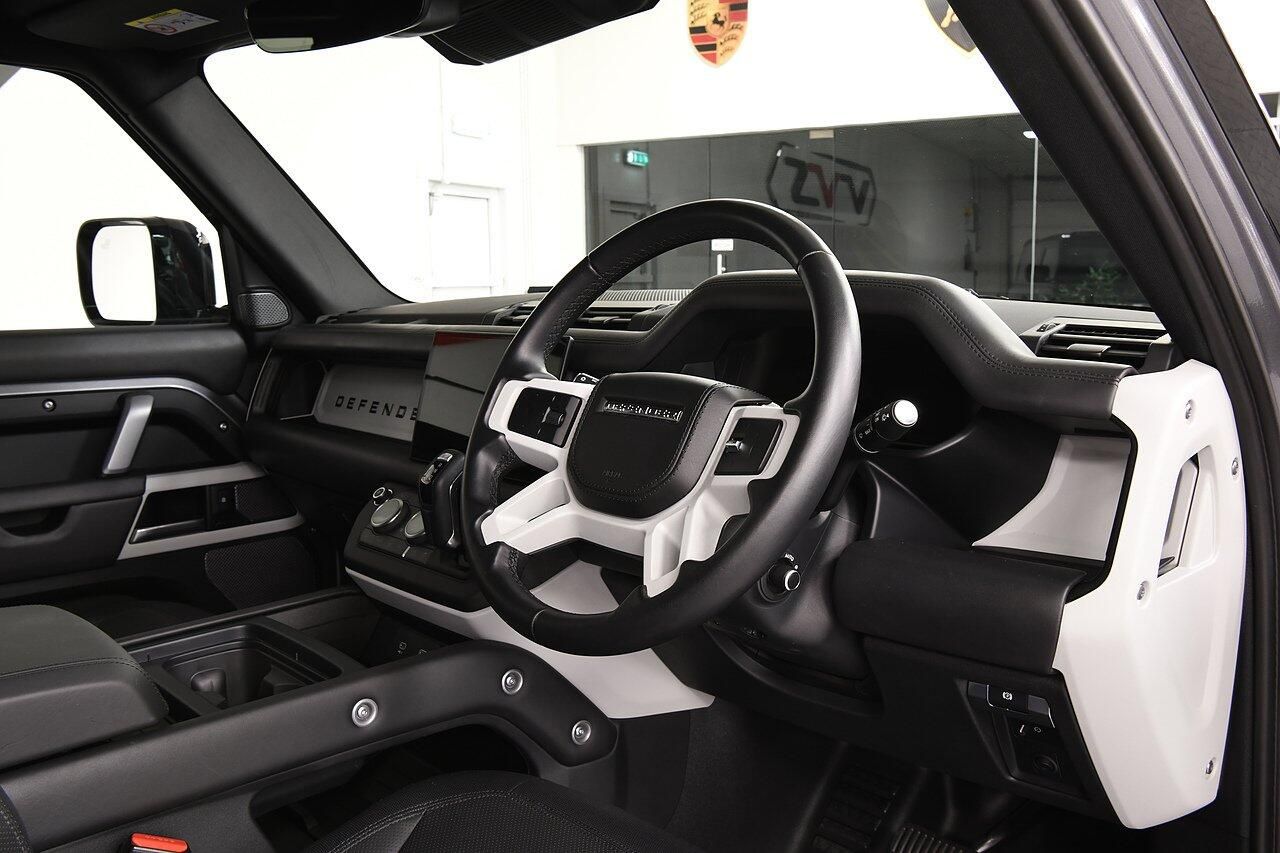 LAND ROVER DEFENDER DIESEL ESTATE 3.0 D250 X-Dynamic HSE 90 3dr Auto for sale UK - Slide 4