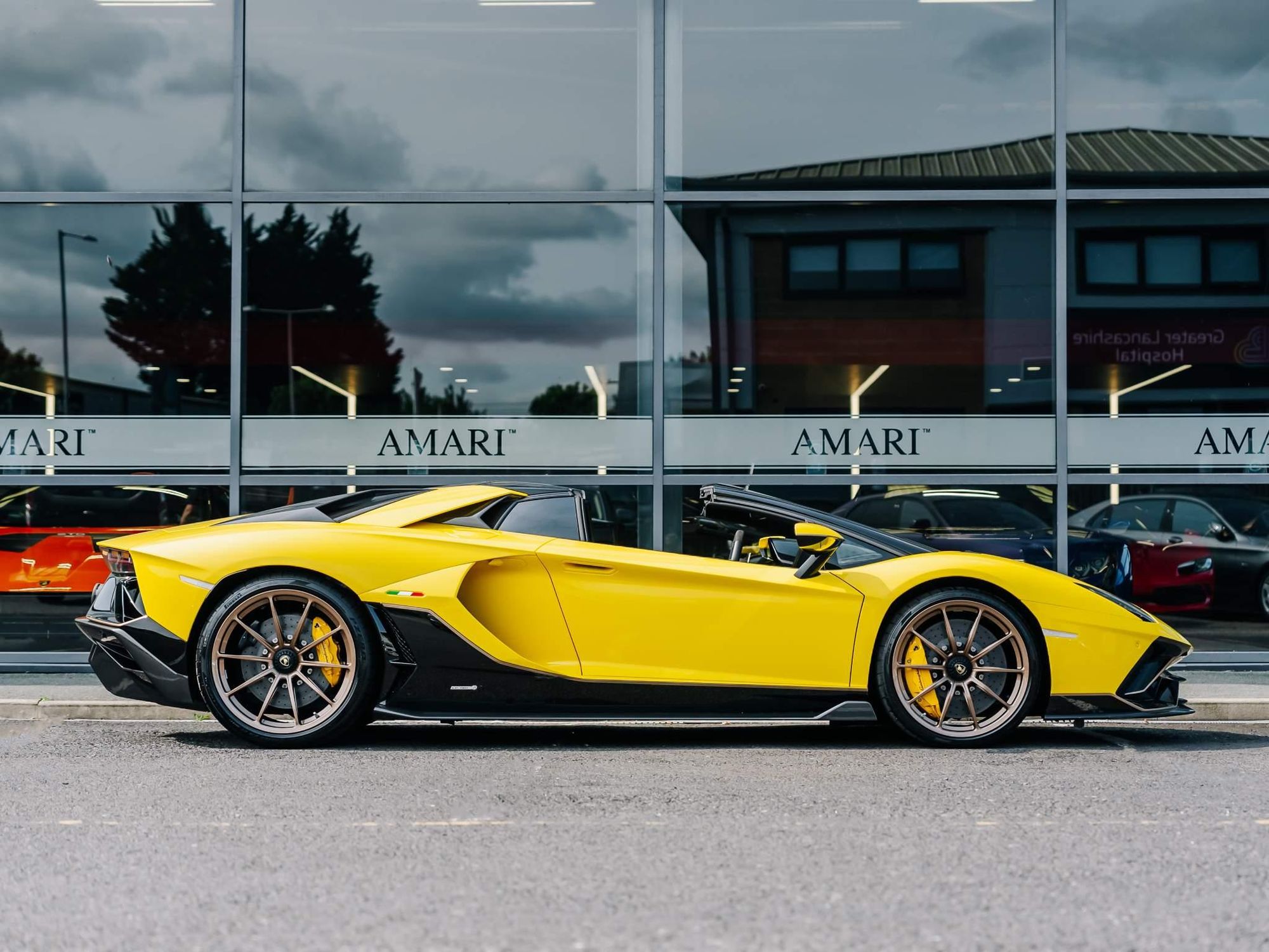 LAMBORGHINI AVENTADOR ROADSTER LP 780-4 Ultimae 2dr ISR for sale UK - Slide 4