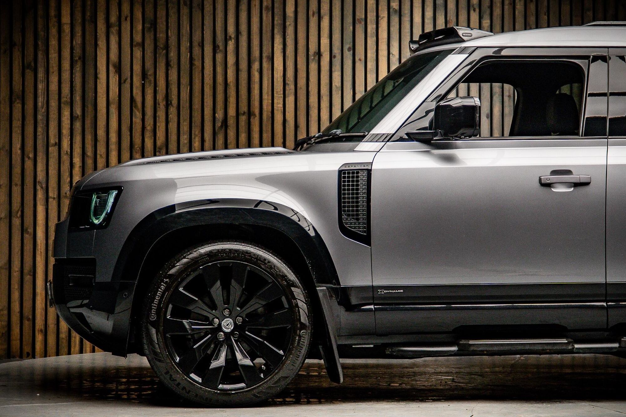 LAND ROVER DEFENDER ESTATE 2.0 P300 X-Dynamic SE 110 5dr Auto for sale UK - Slide 9