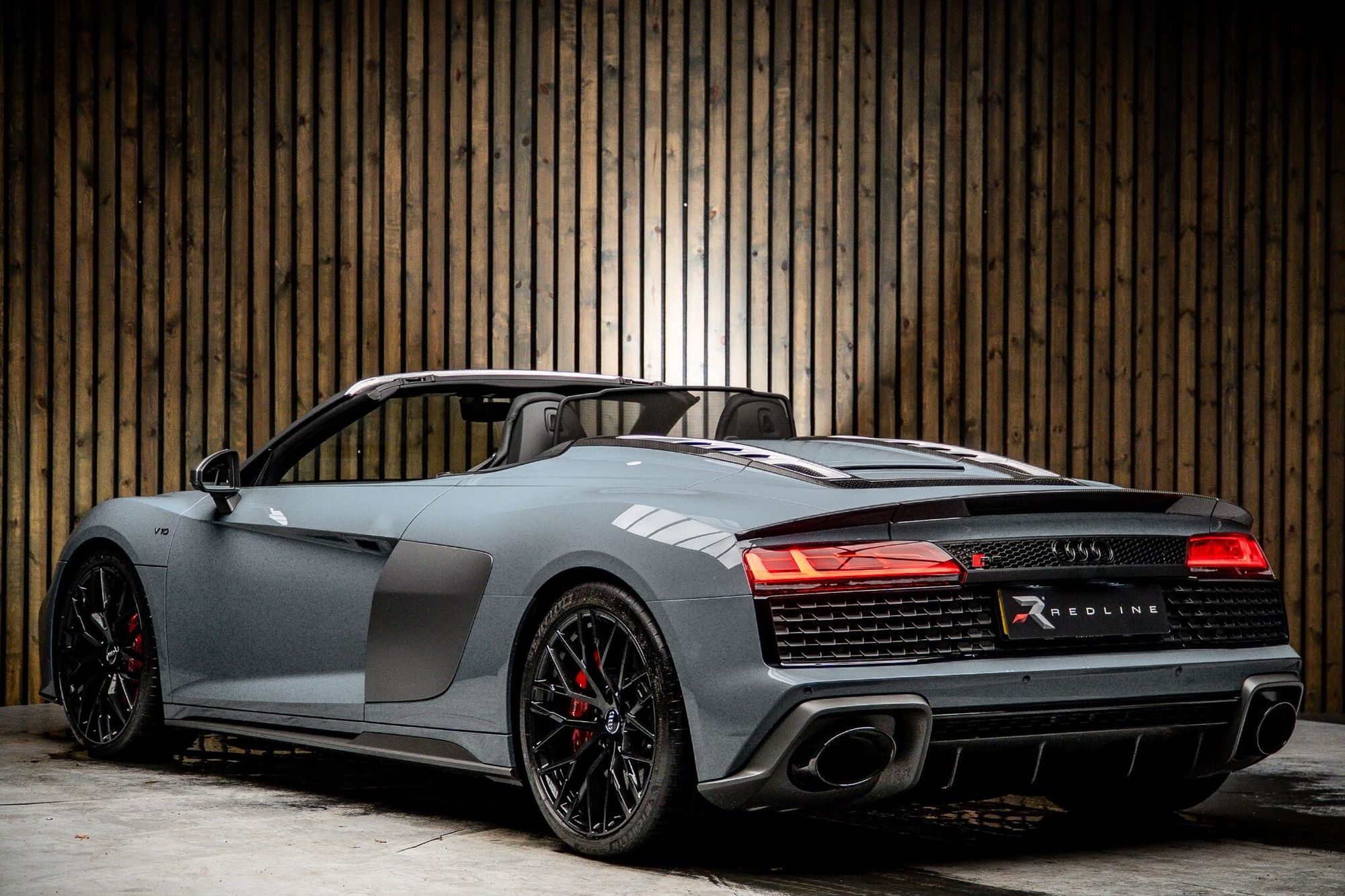 AUDI R8 SPYDER 5.2 FSI V10 Quattro Performance 2dr S Tronic for sale UK - Slide 3