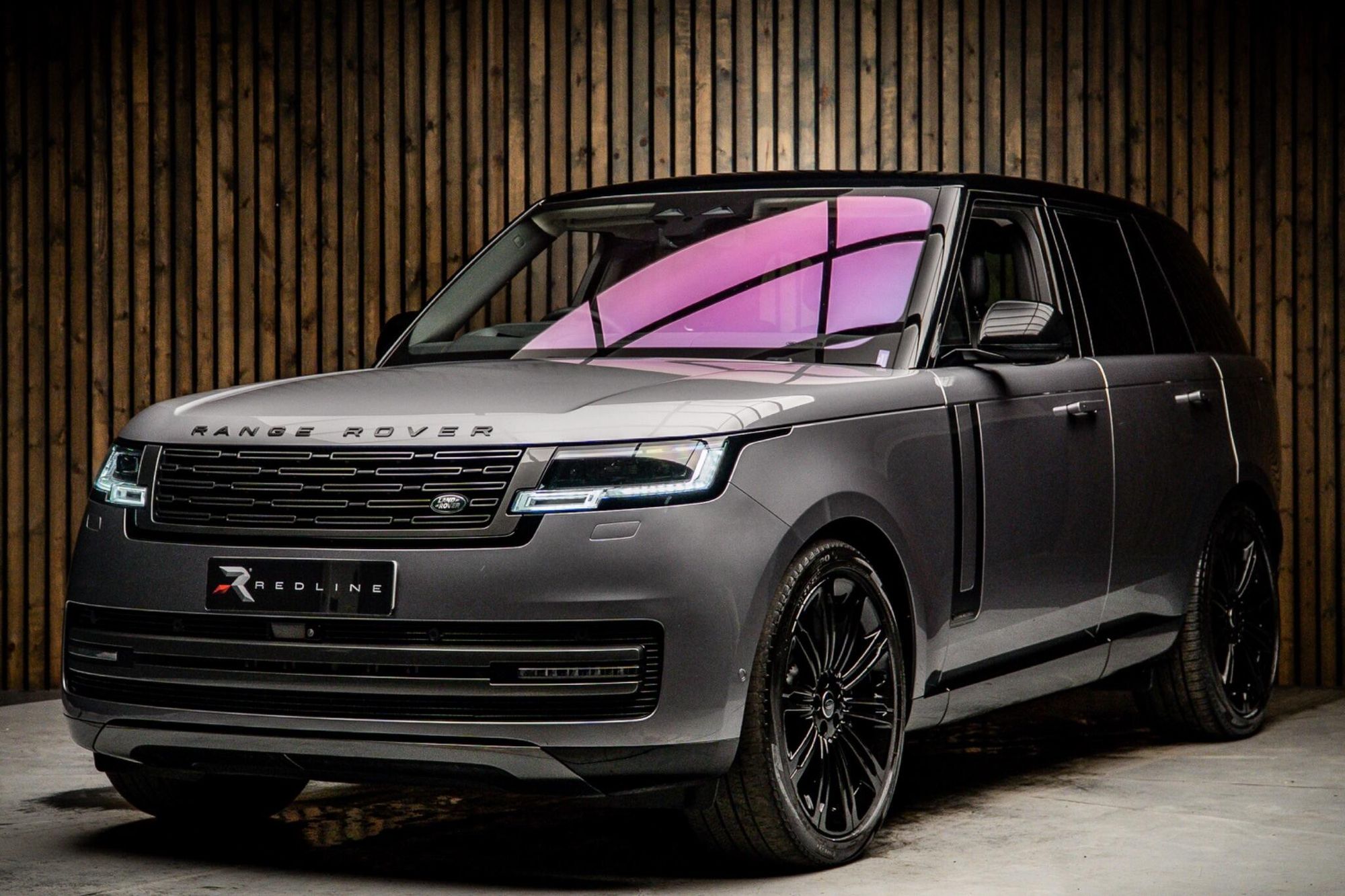 LAND ROVER RANGE ROVER ESTATE 4.4 P530 V8 Autobiography 4dr Auto for sale UK - Slide 8