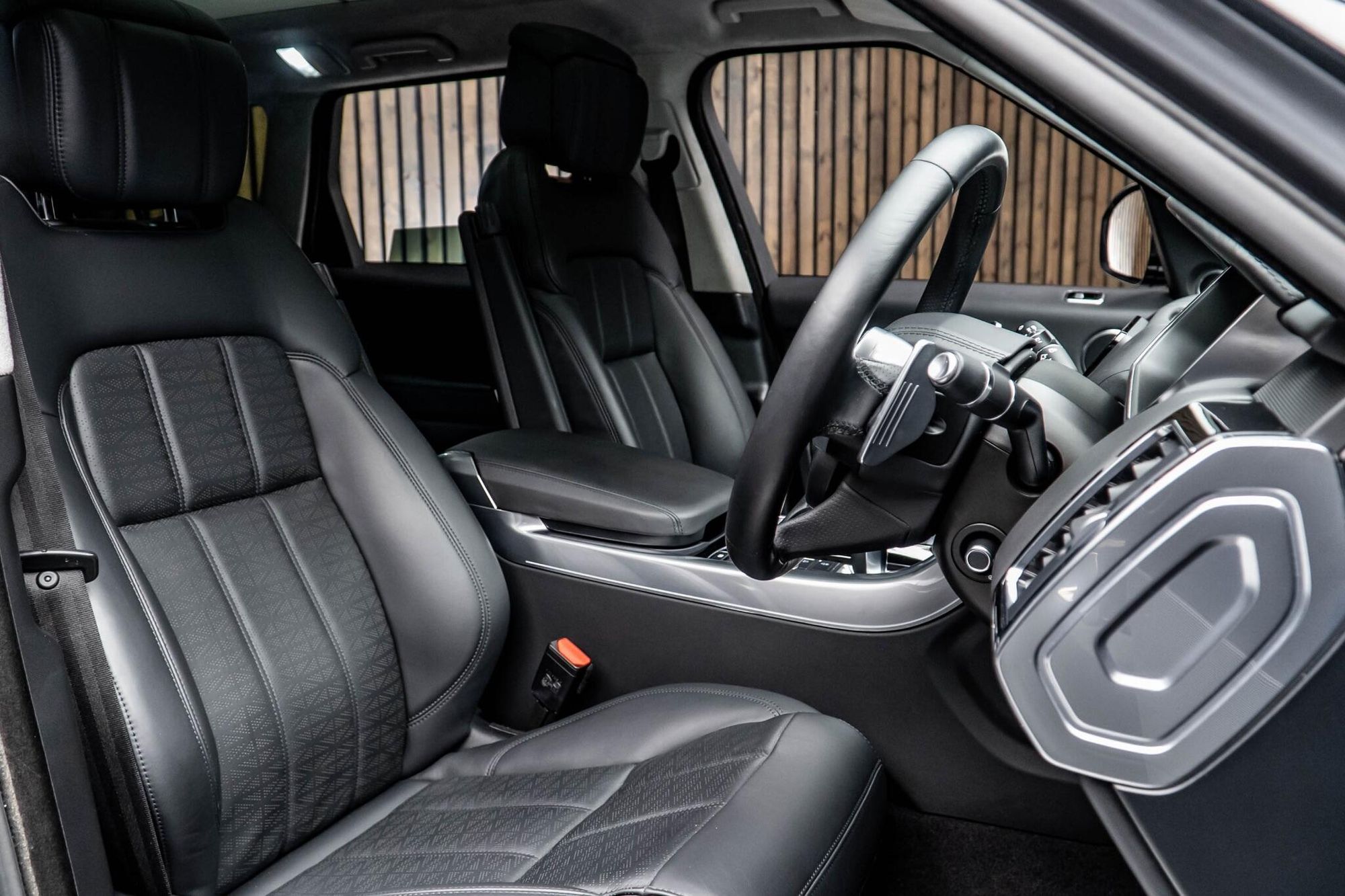 LAND ROVER RANGE ROVER SPORT DIESEL ESTATE 3.0 D300 Autobiography Dynamic 5dr Auto for sale UK - Slide 2