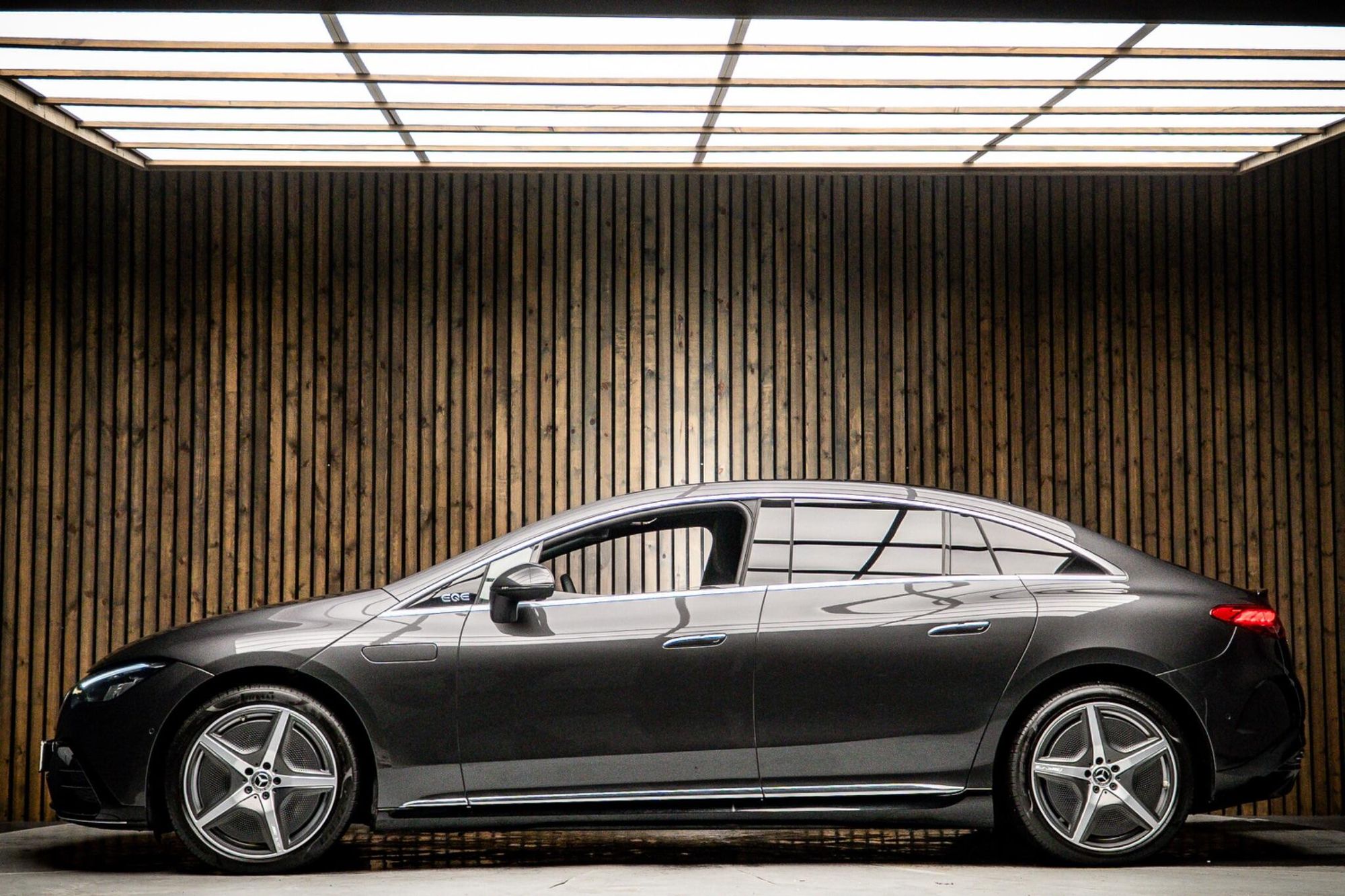 MERCEDES-BENZ EQE SALOON EQE 300 180kW AMG Line Premium 89kWh 4dr Auto for sale UK - Slide 7