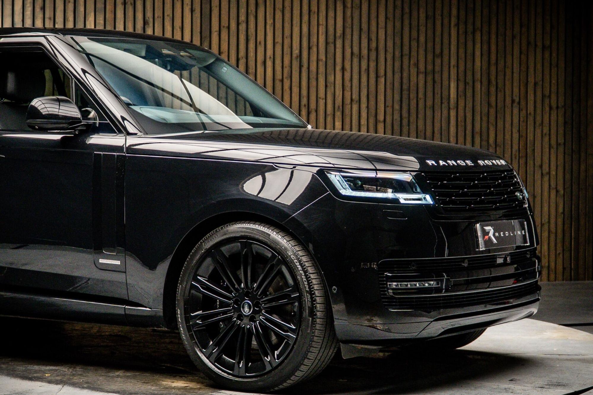 LAND ROVER RANGE ROVER ESTATE 4.4 P530 V8 Autobiography 4dr Auto for sale UK - Slide 10