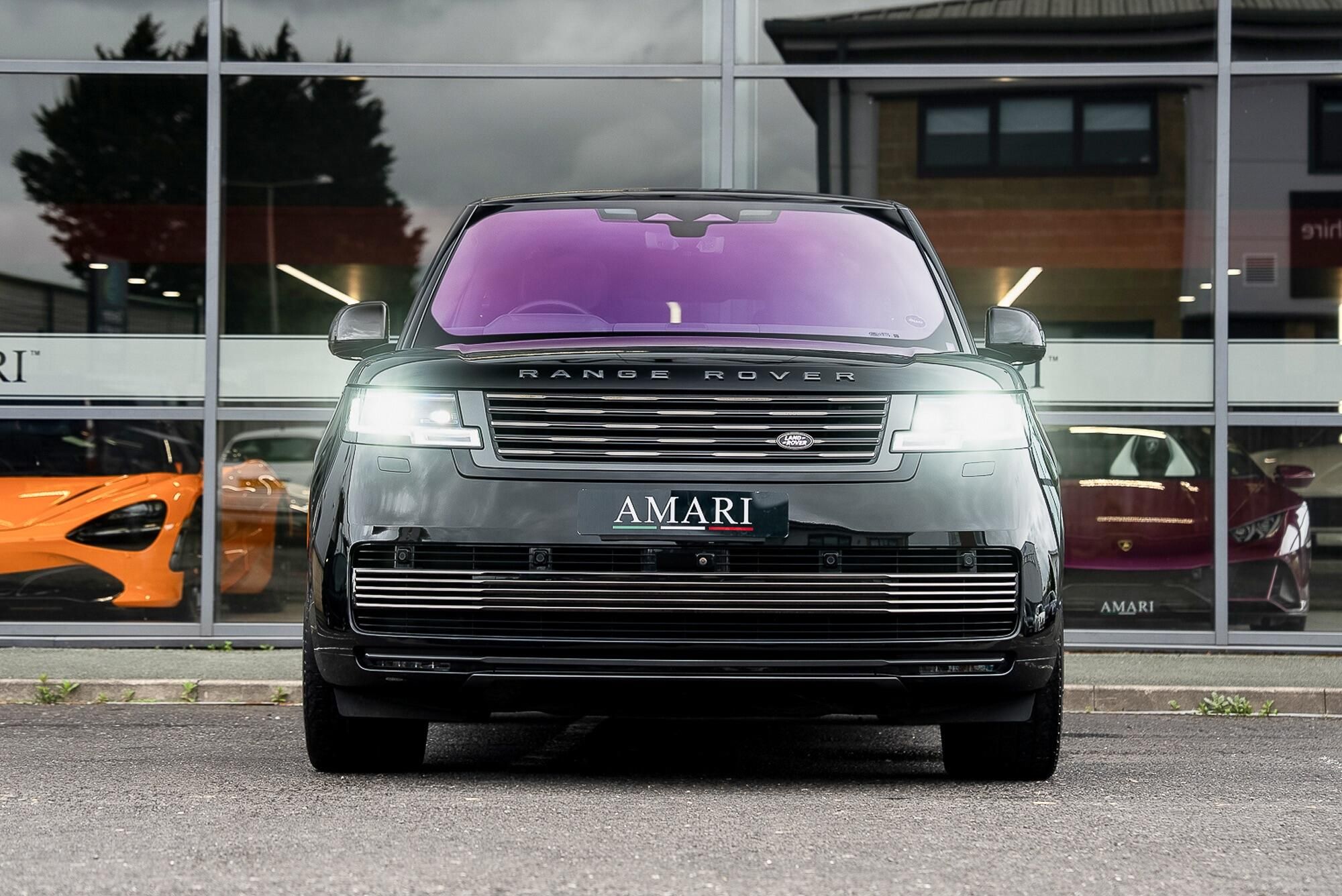 LAND ROVER RANGE ROVER ESTATE 4.4 P530 V8 SV LWB 4dr Auto for sale UK - Slide 5