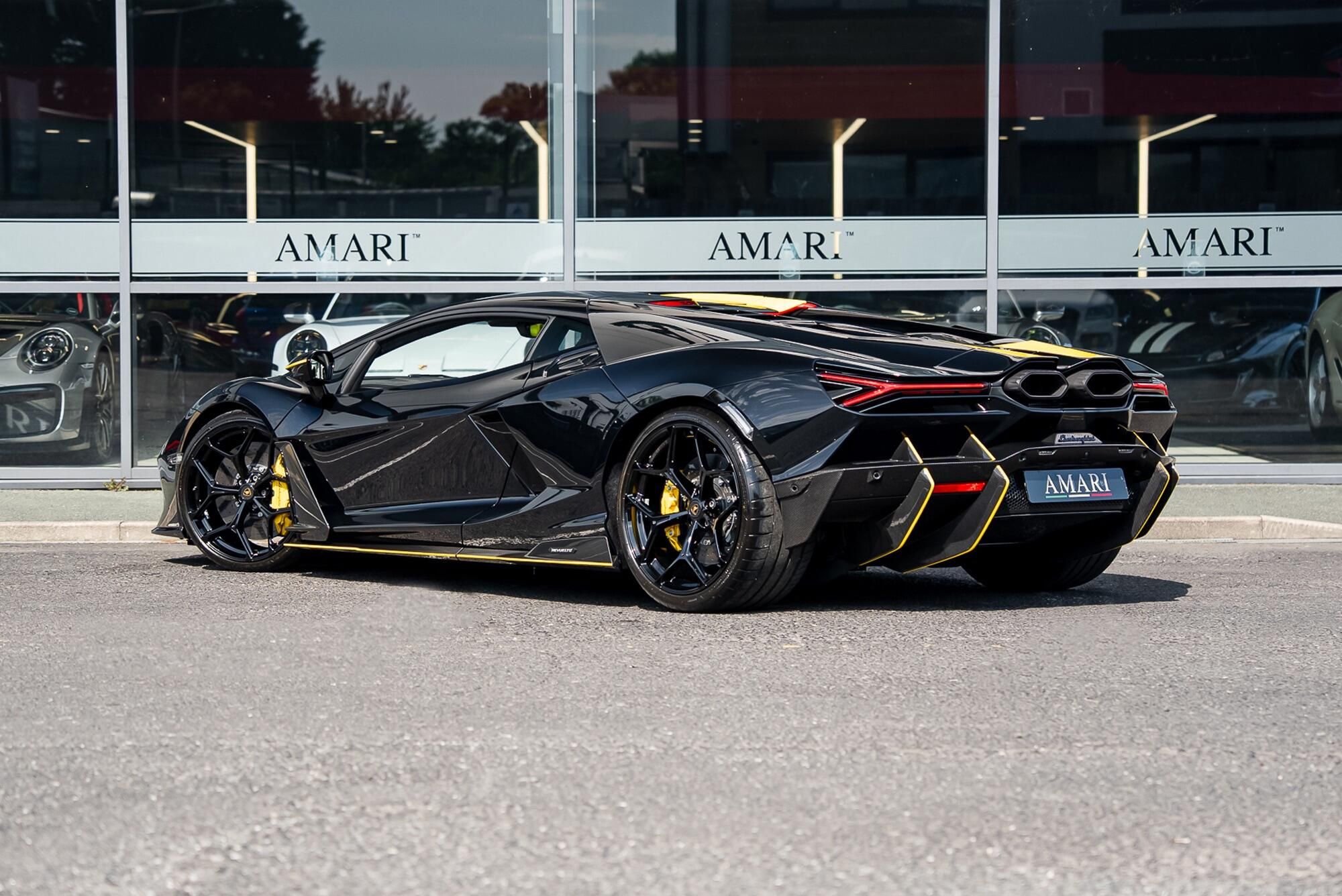 LAMBORGHINI REVUELTO COUPE 6.5 V12 1015 PHEV 2dr DCT for sale UK - Slide 3