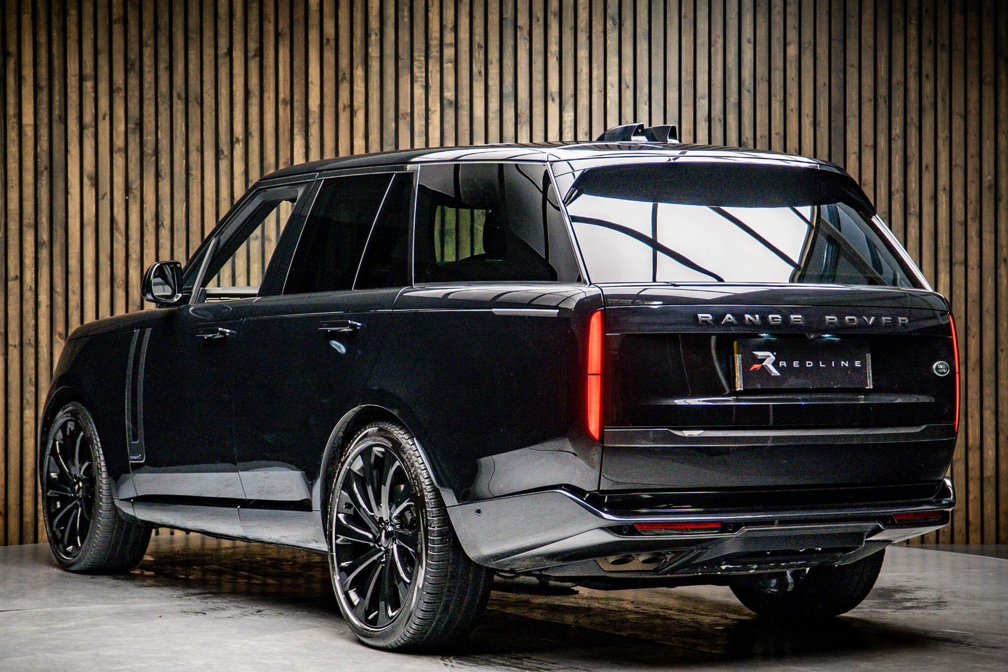 LAND ROVER RANGE ROVER DIESEL ESTATE 3.0 D350 Autobiography 4dr Auto for sale UK - Slide 3