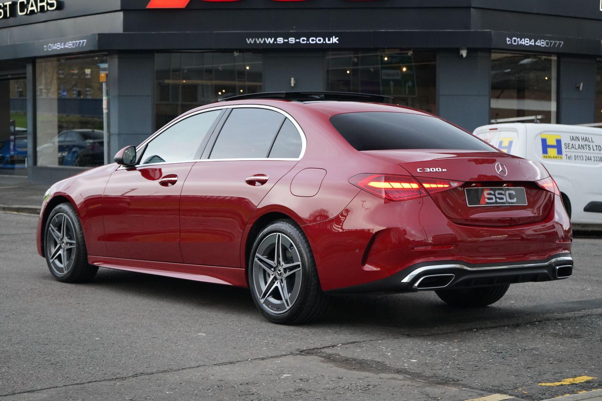 MERCEDES-BENZ C CLASS SALOON C300e AMG Line Premium Plus 4dr 9G-Tronic for sale UK - Slide 9