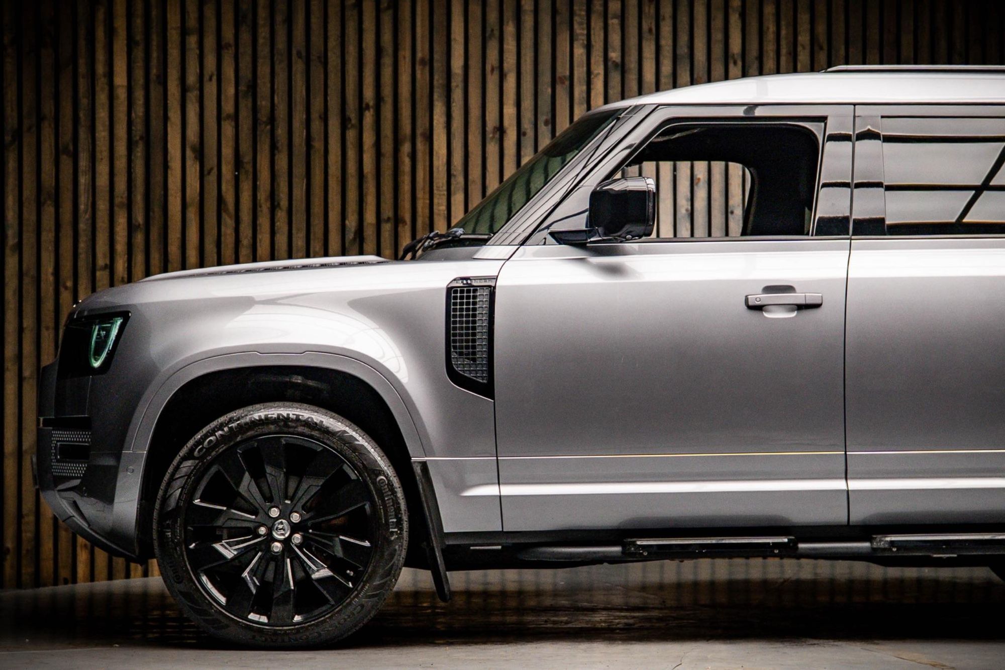 LAND ROVER DEFENDER 110 DIESEL 3.0 D250 Hard Top SE Auto for sale UK - Slide 9