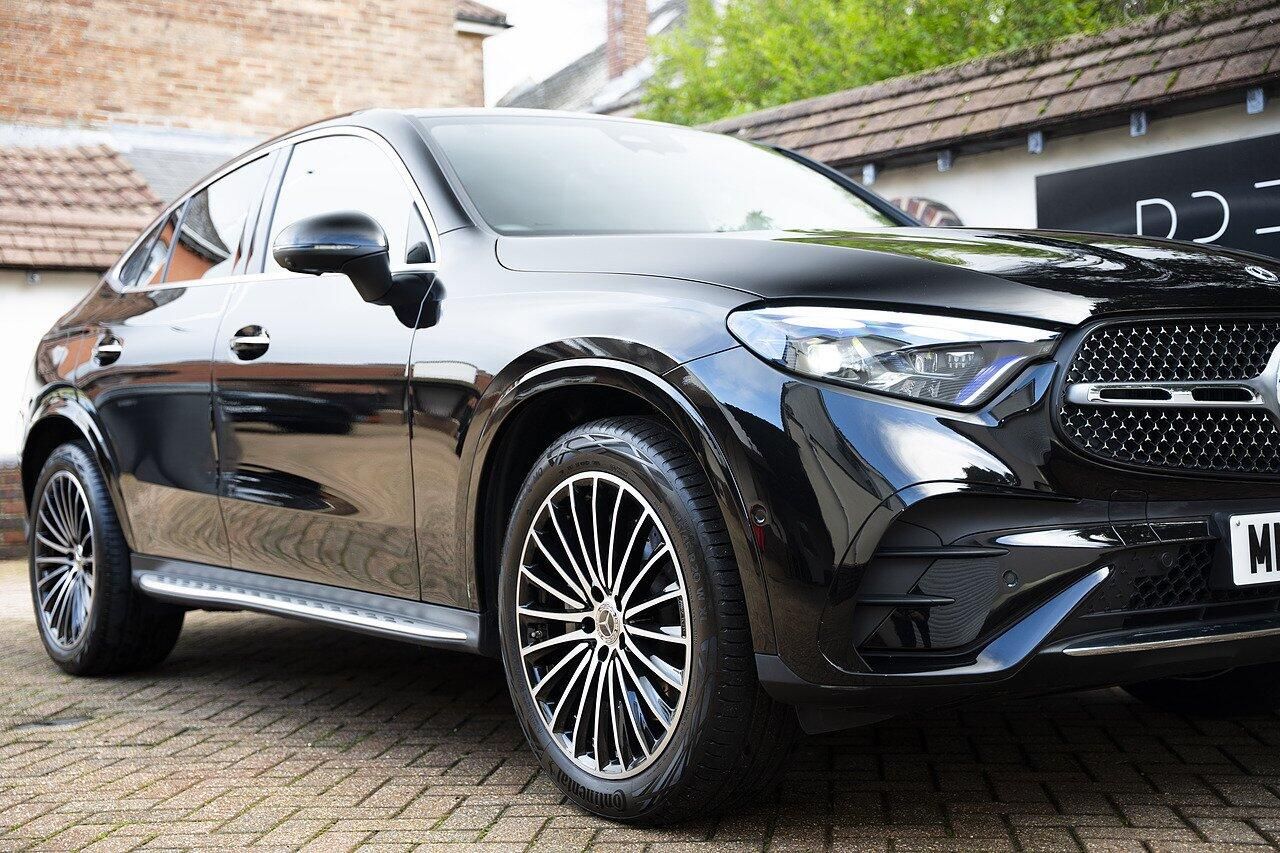 MERCEDES-BENZ GLC ESTATE GLC 300 4Matic AMG Line Premium Plus 5dr 9G-Tronic for sale UK - Slide 6