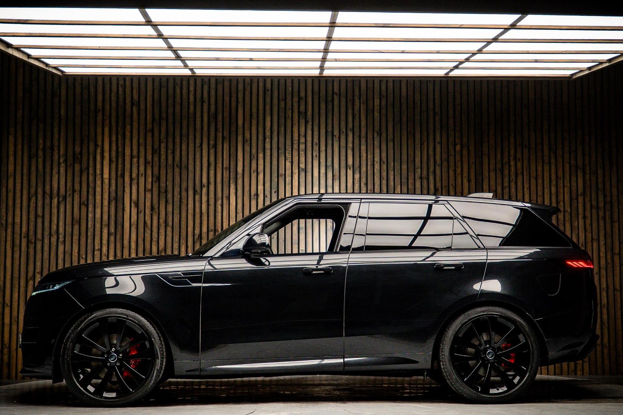 LAND ROVER RANGE ROVER SPORT DIESEL ESTATE 3.0 D350 First Edition 5dr Auto for sale UK - Slide 7