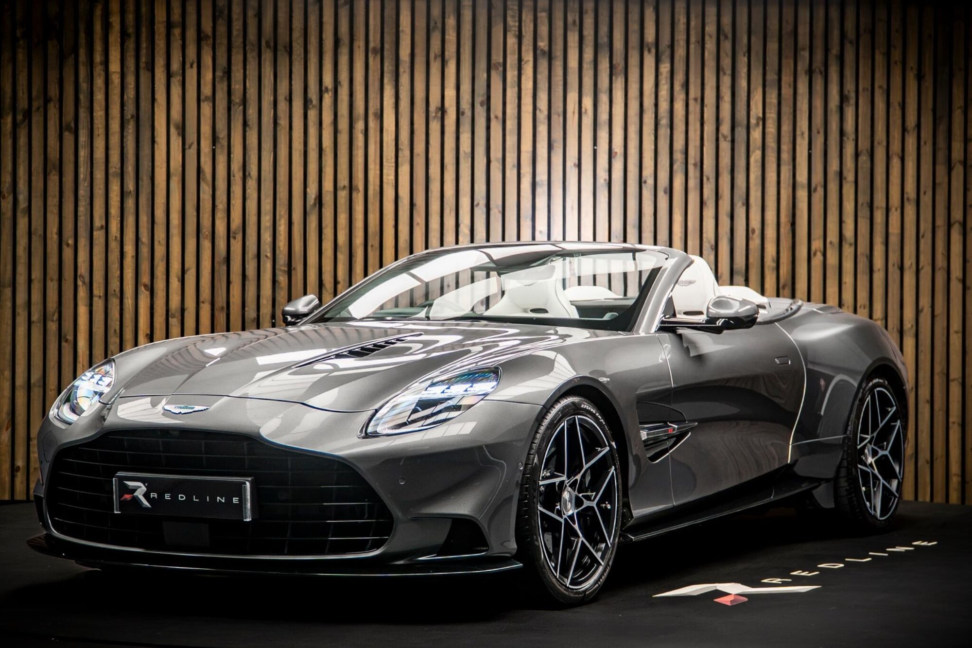 ASTON MARTIN VANQUISH CONVERTIBLE V12 Volante 2dr Auto for sale UK - Slide 8