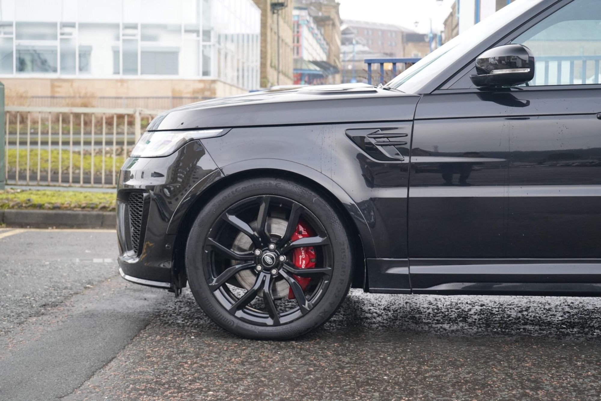 LAND ROVER RANGE ROVER SPORT ESTATE 5.0 P575 S/C SVR 5dr Auto for sale UK - Slide 8