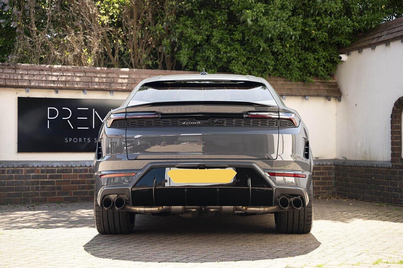 LAMBORGHINI URUS ESTATE 4.0T 25.9kWh Plug-in Hybrid FSI V8 5dr Auto for sale UK - Slide 4
