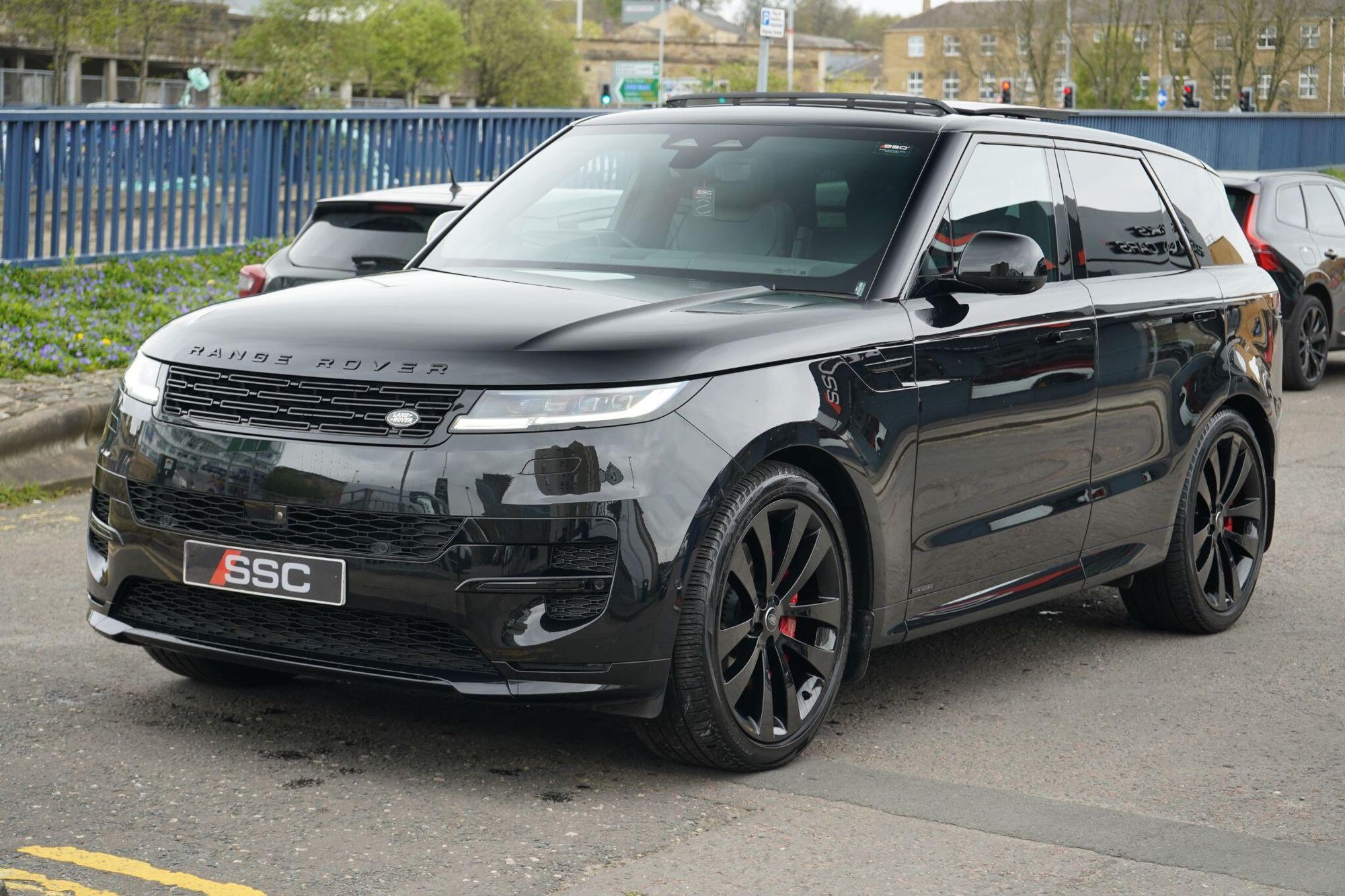 LAND ROVER RANGE ROVER SPORT DIESEL ESTATE 3.0 D300 Autobiography 5dr Auto for sale UK - Slide 7