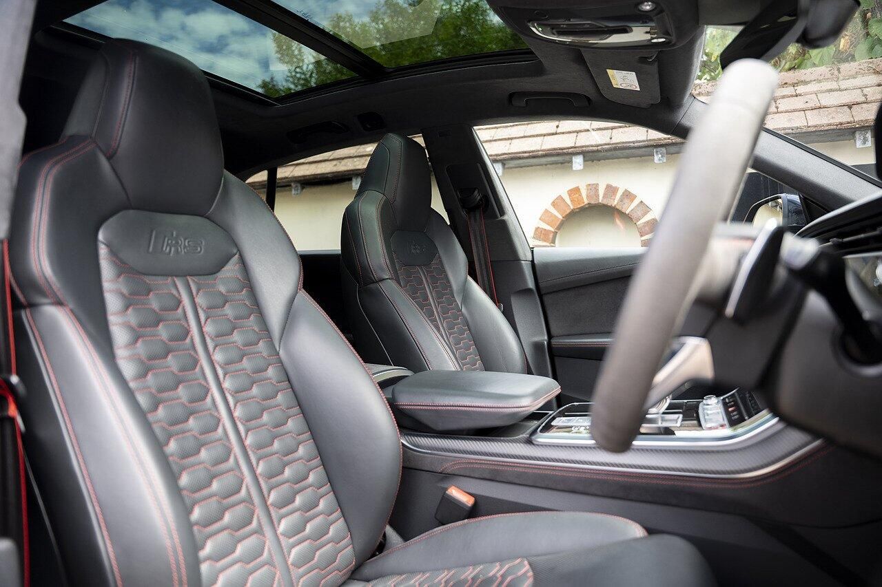 AUDI Q8 ESTATE SQ8 TFSI Quattro Vorsprung 5dr Tiptronic for sale UK - Slide 8