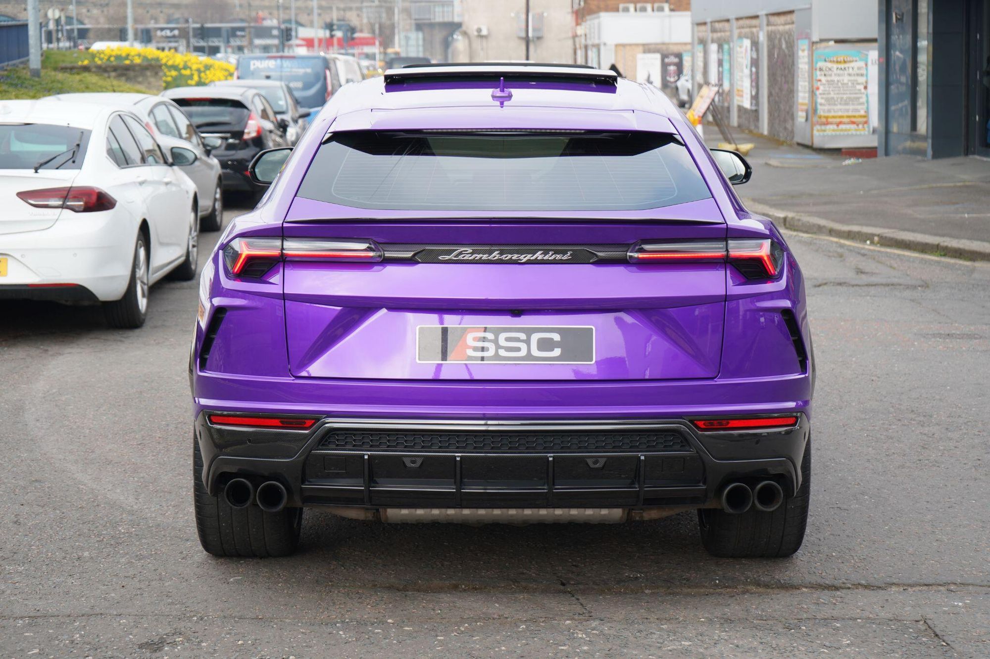 LAMBORGHINI URUS ESTATE 4.0T FSI V8 5dr Auto for sale UK - Slide 10