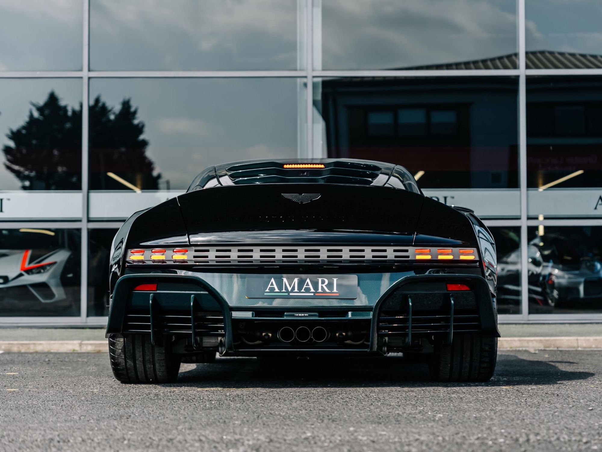 ASTON MARTIN VANQUISH COUPE V12 2dr Auto for sale UK - Slide 6