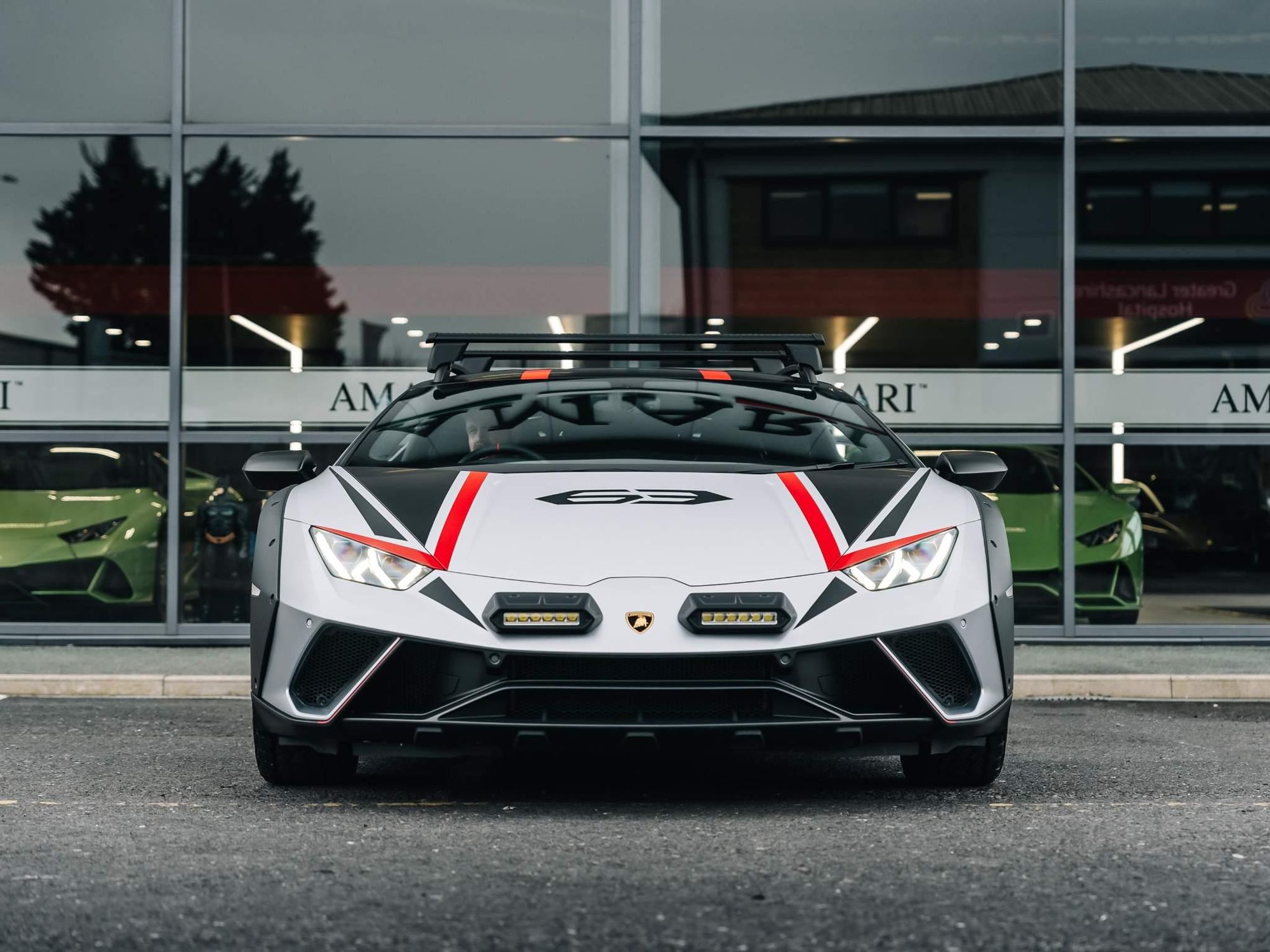 LAMBORGHINI HURACAN EVO COUPE 5.2 V10 610 Sterrato 2dr Auto AWD for sale UK - Slide 4